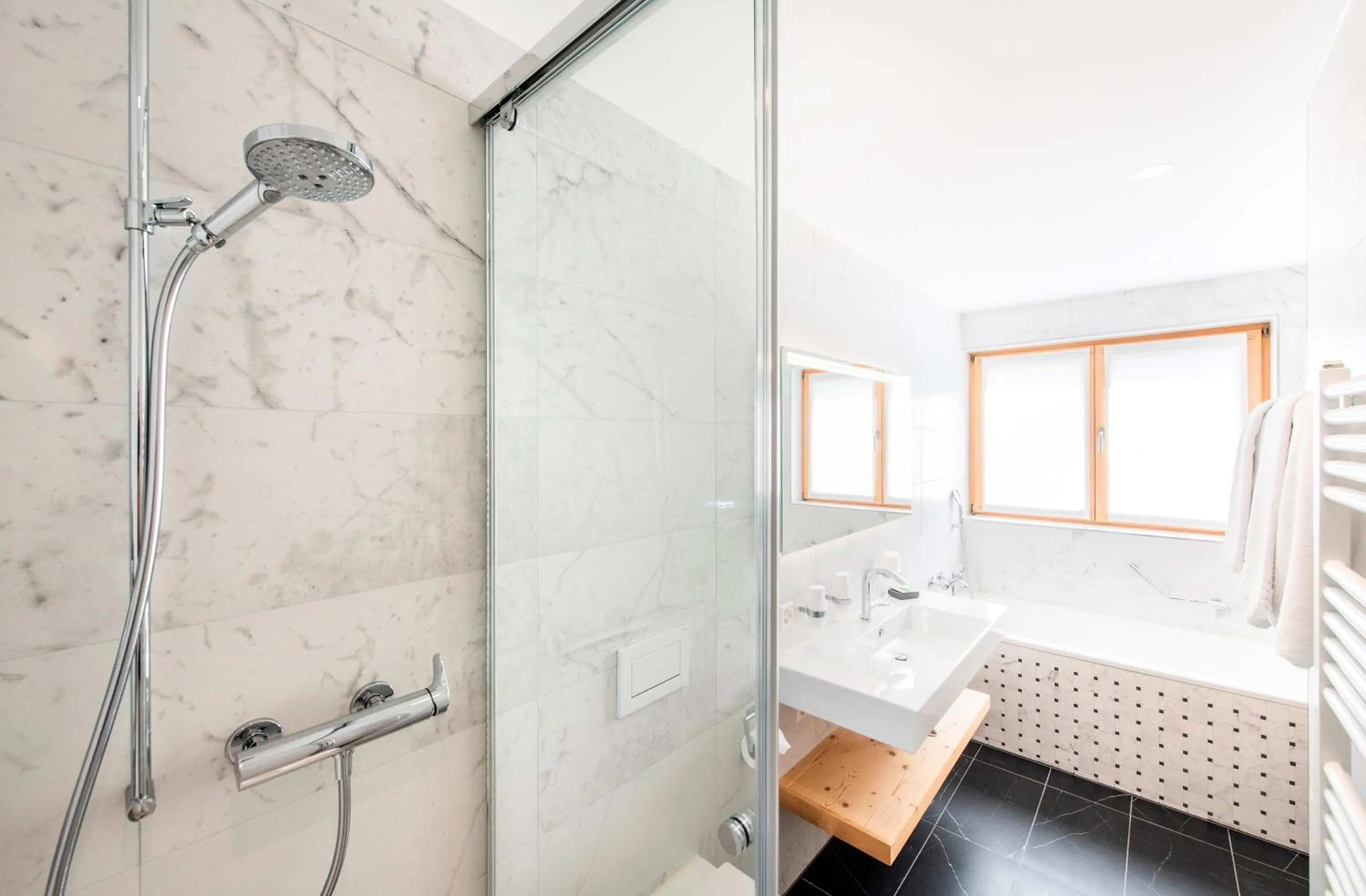 Bathroom, Bed in Posthotel Valbella - Berge, Spa & Wir