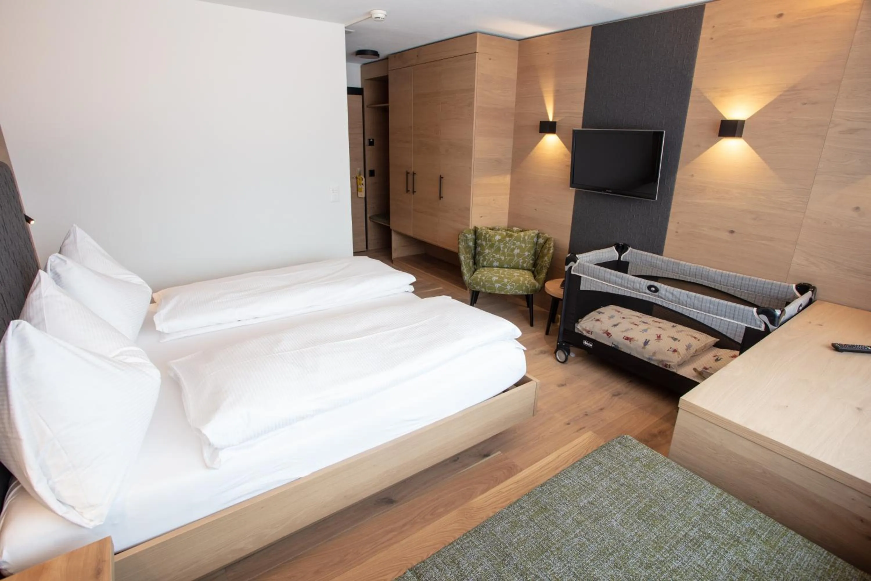 Photo of the whole room, Bed in Posthotel Valbella - Berge, Spa & Wir