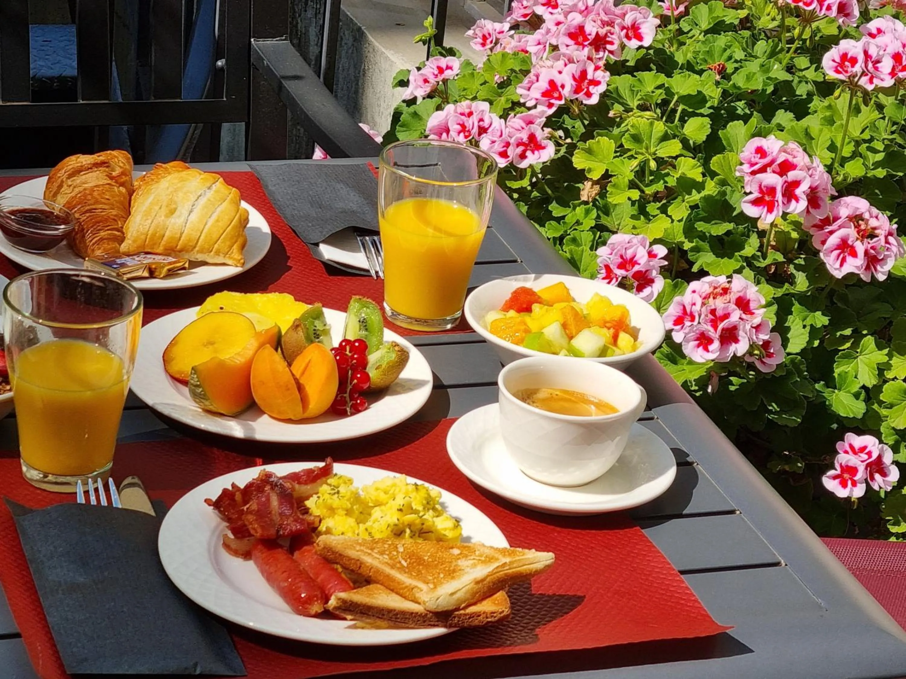 Patio in Best Western Seine West Hotel