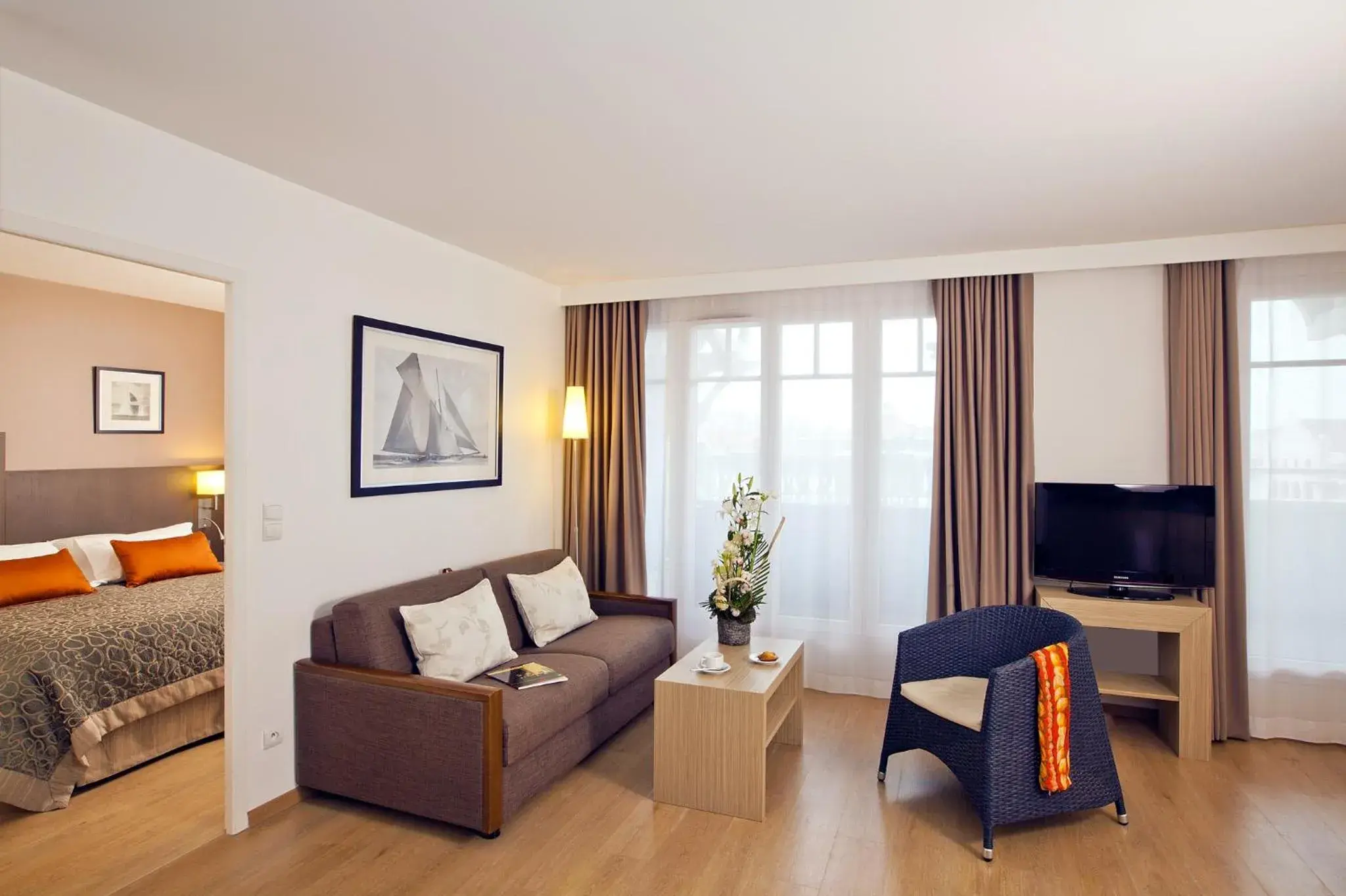 Two-Bedroom Suite (6 people) in Residhome Arcachon Plazza Two-Bedroom Suite (6 people) in Residhome Arcachon Plazza
