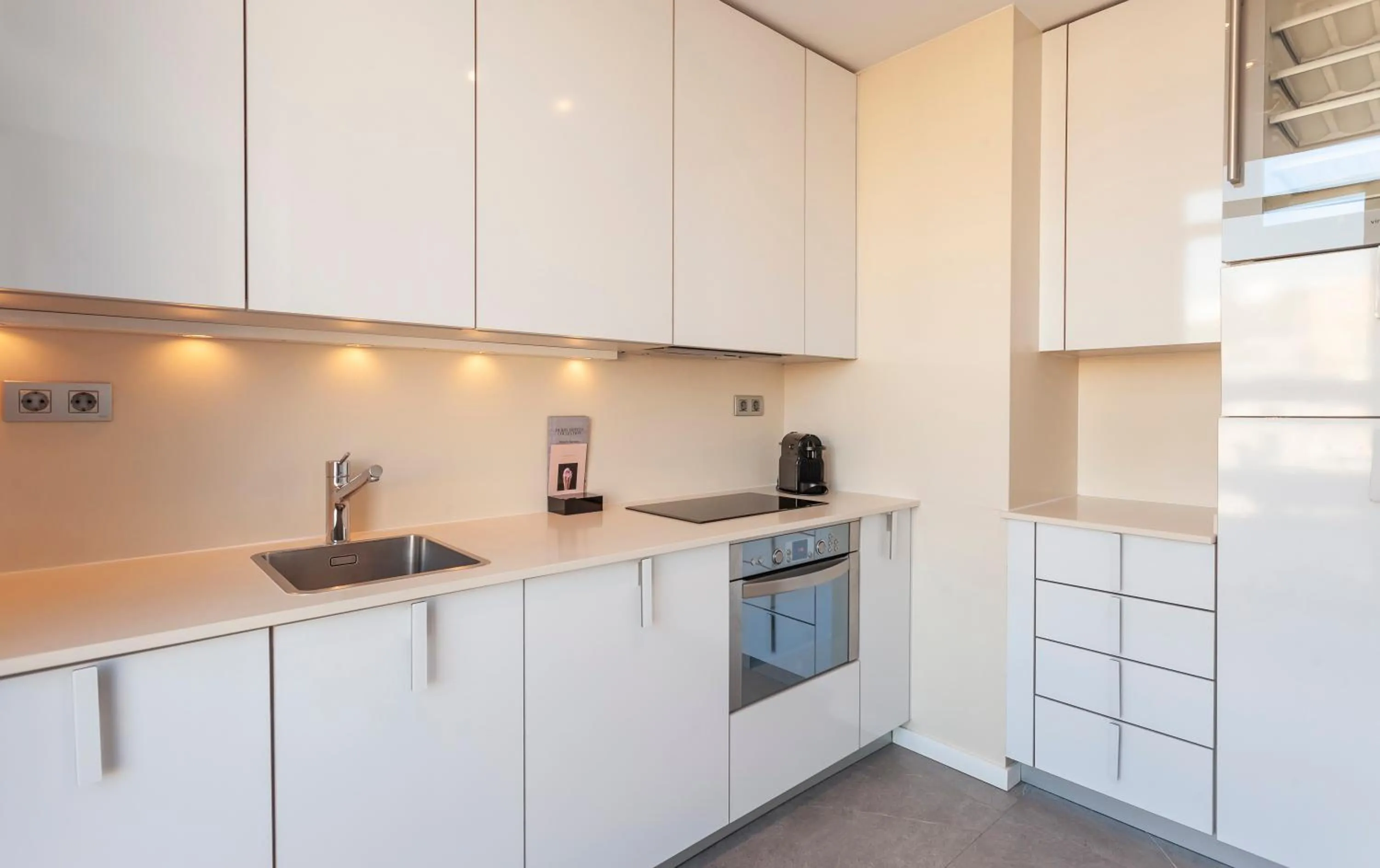 Kitchen or kitchenette in Suites Avenue