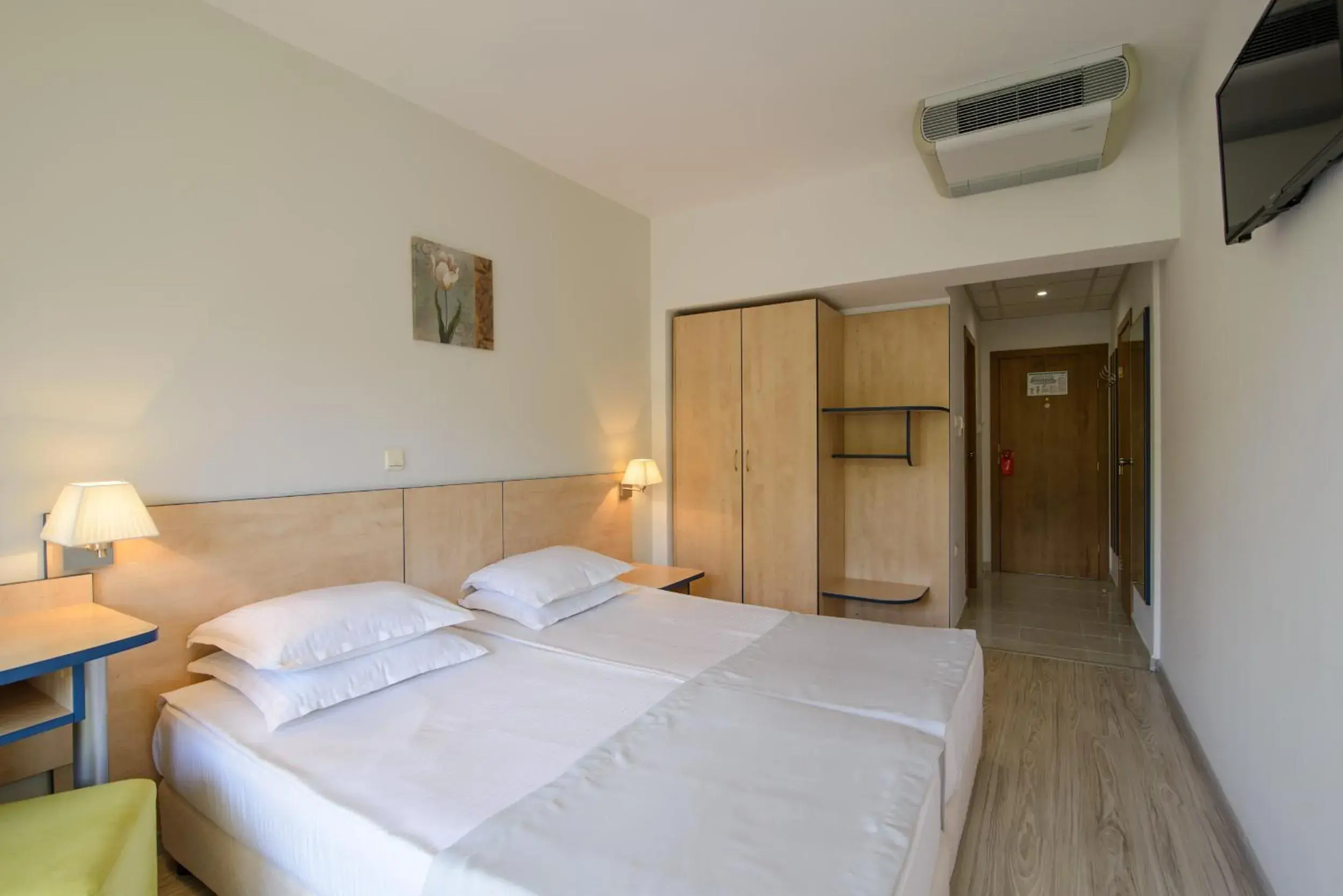 Twin Room with Balcony in Madara Park Hotel - All Inclusive Twin Room with Balcony in Madara Park Hotel - All Inclusive