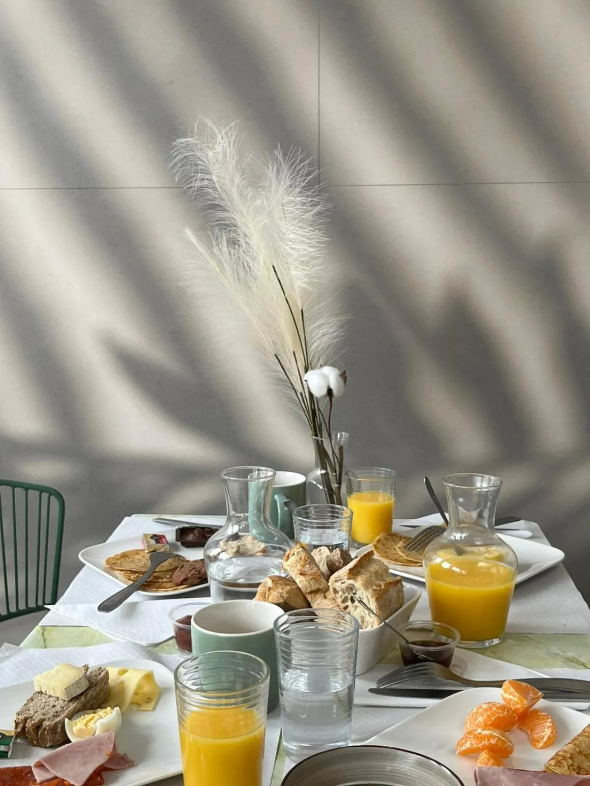 Breakfast in Hôtel Les Sables - Urban Style - by Logis Hotels
