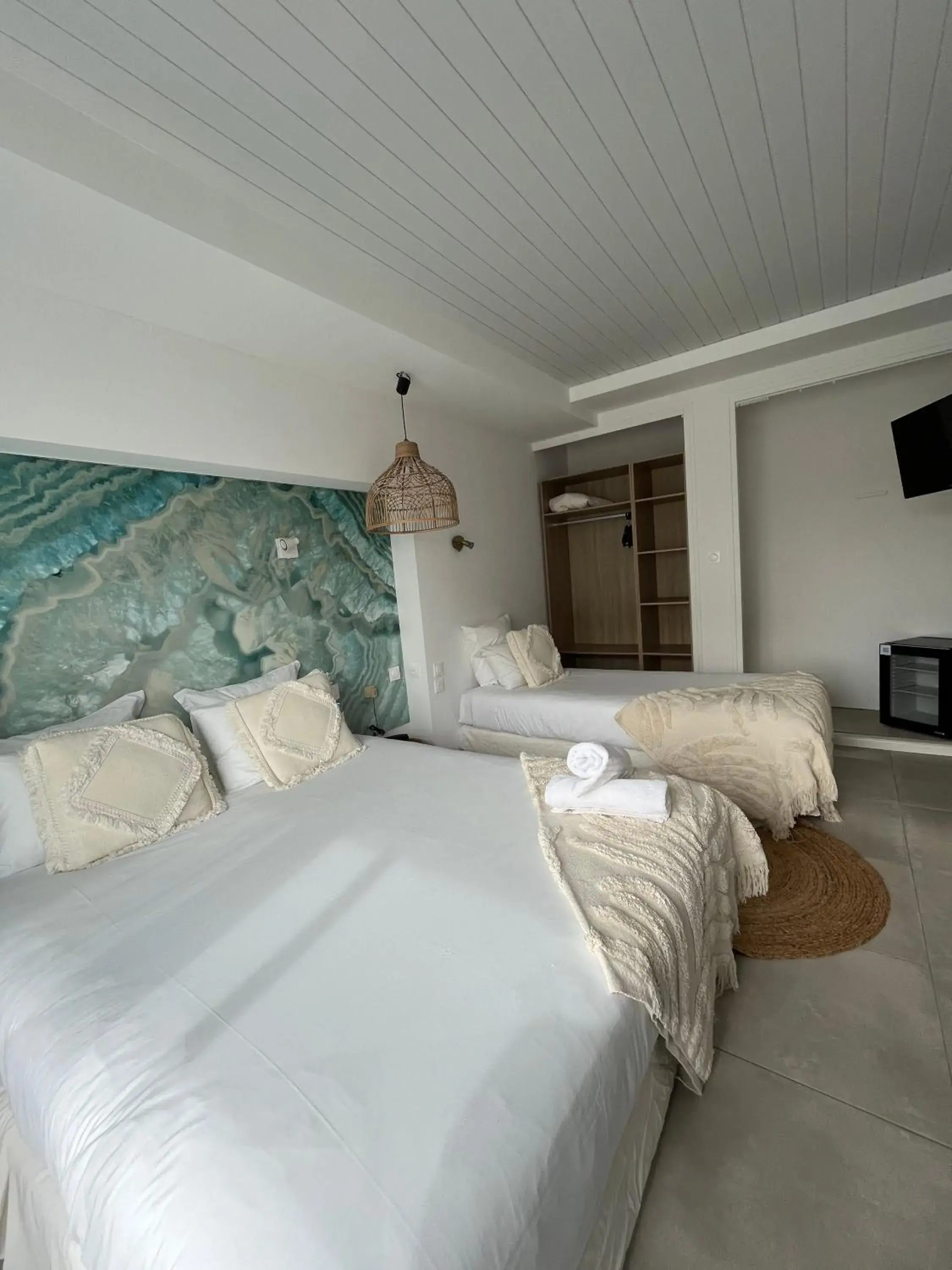 Family Room in Hôtel Les Sables - Urban Style - by Logis Hotels Family Room in Hôtel Les Sables - Urban Style - by Logis Hotels