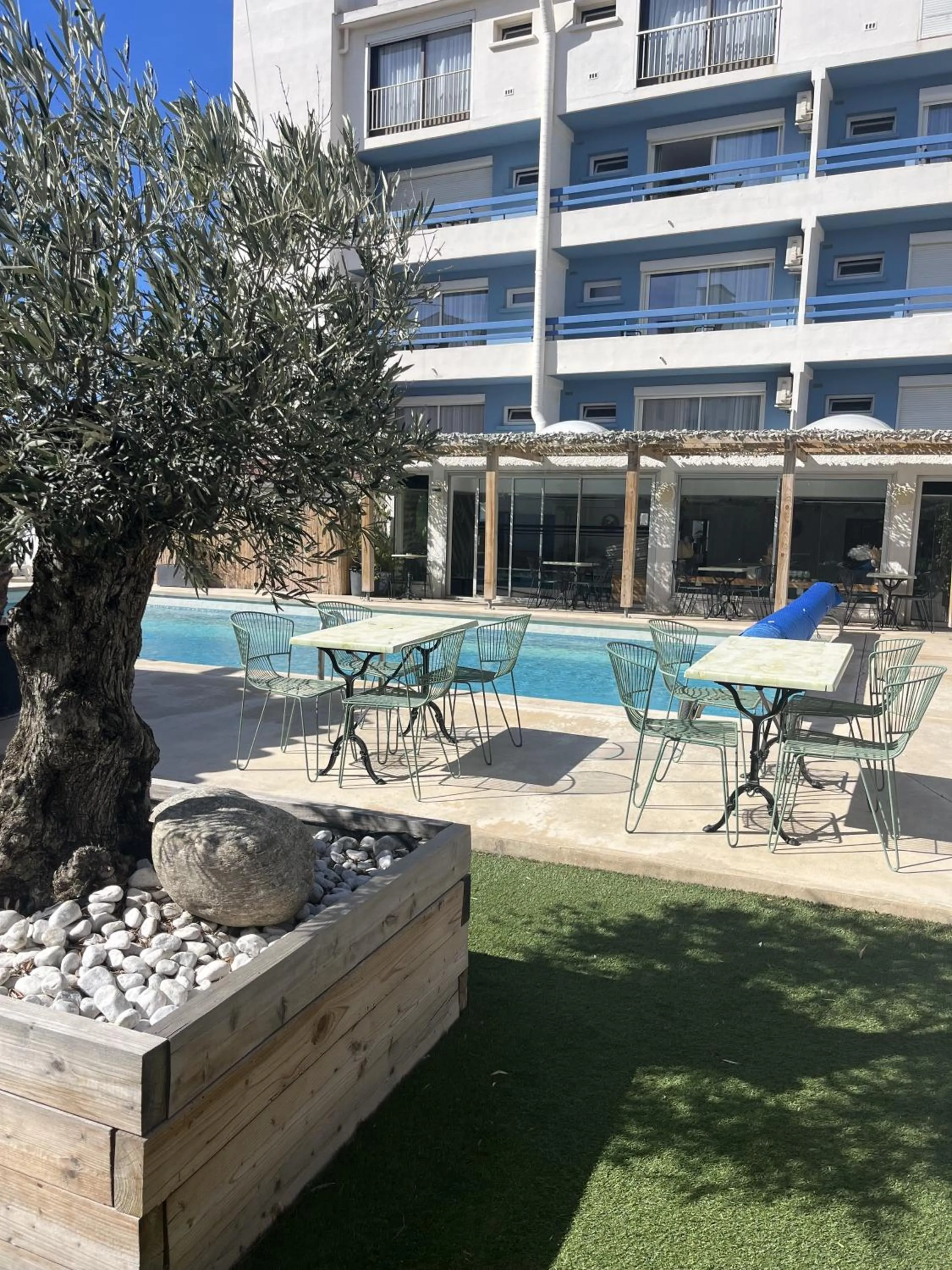 Swimming pool in Hôtel Les Sables - Urban Style - by Logis Hotels