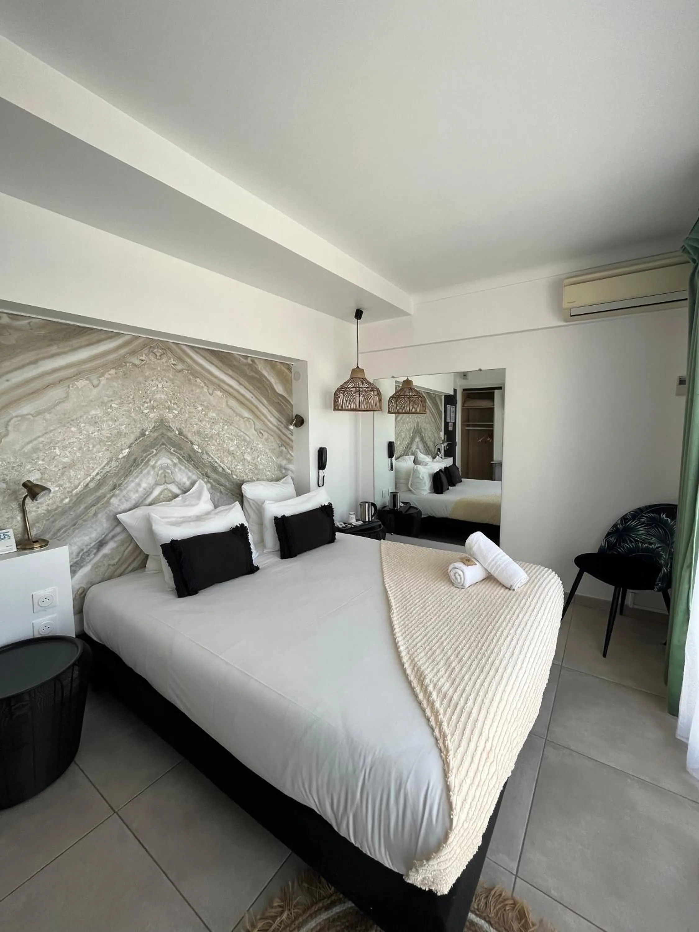 Bed in Hôtel Les Sables - Urban Style - by Logis Hotels