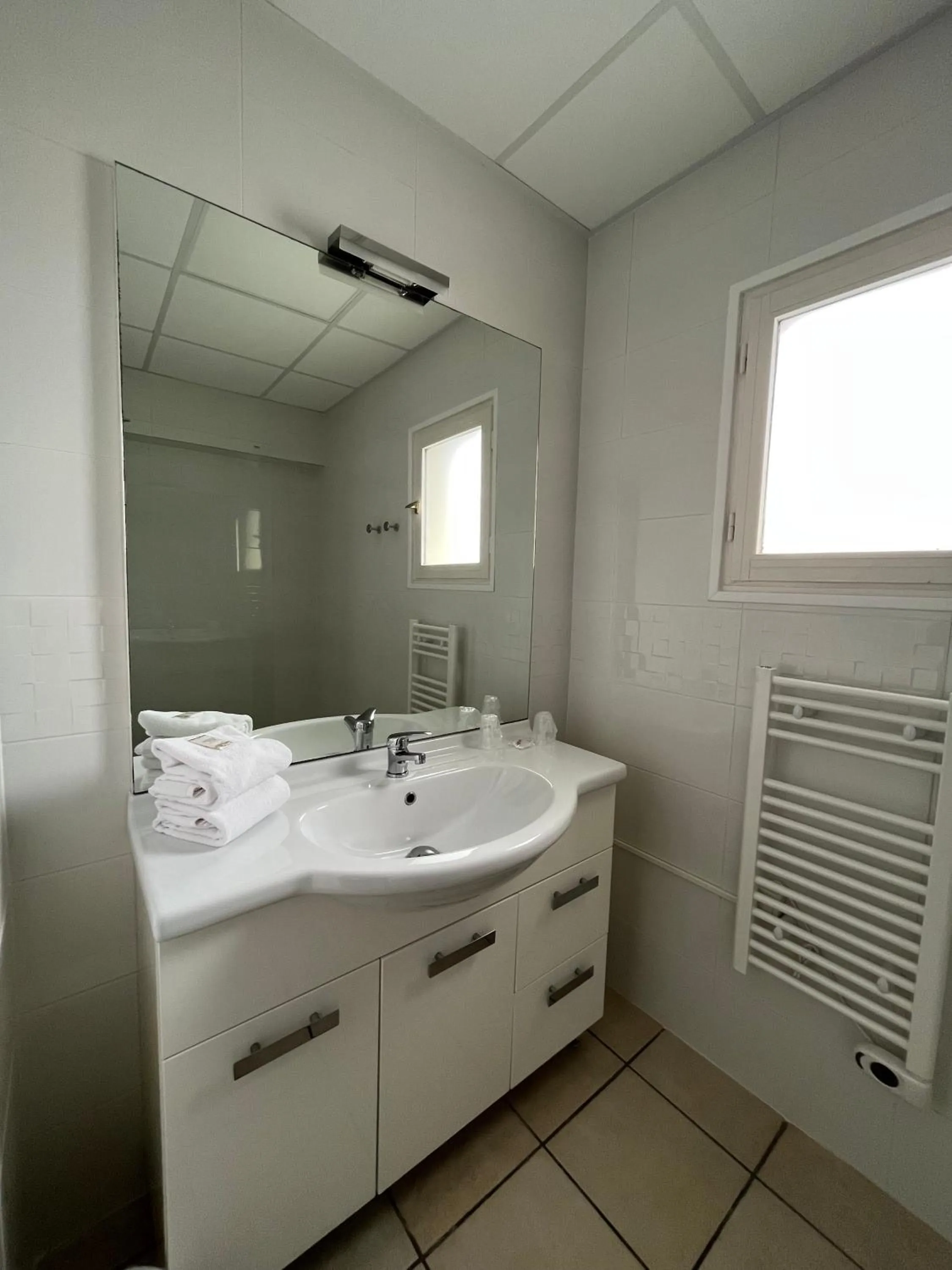 Bathroom in Hôtel Les Sables - Urban Style - by Logis Hotels