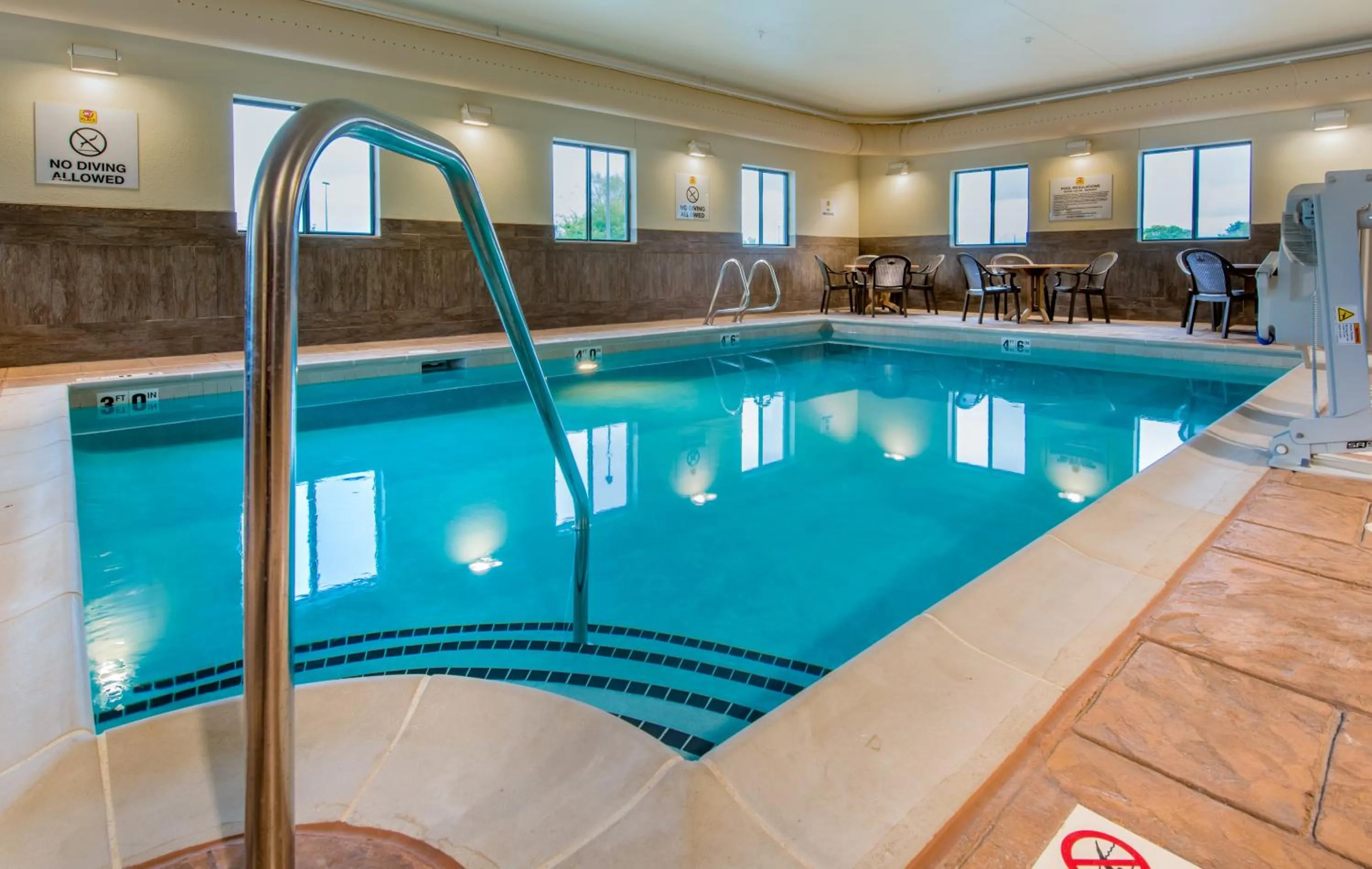 Swimming pool in My Place Hotel-Council Bluffs/Omaha East, IA