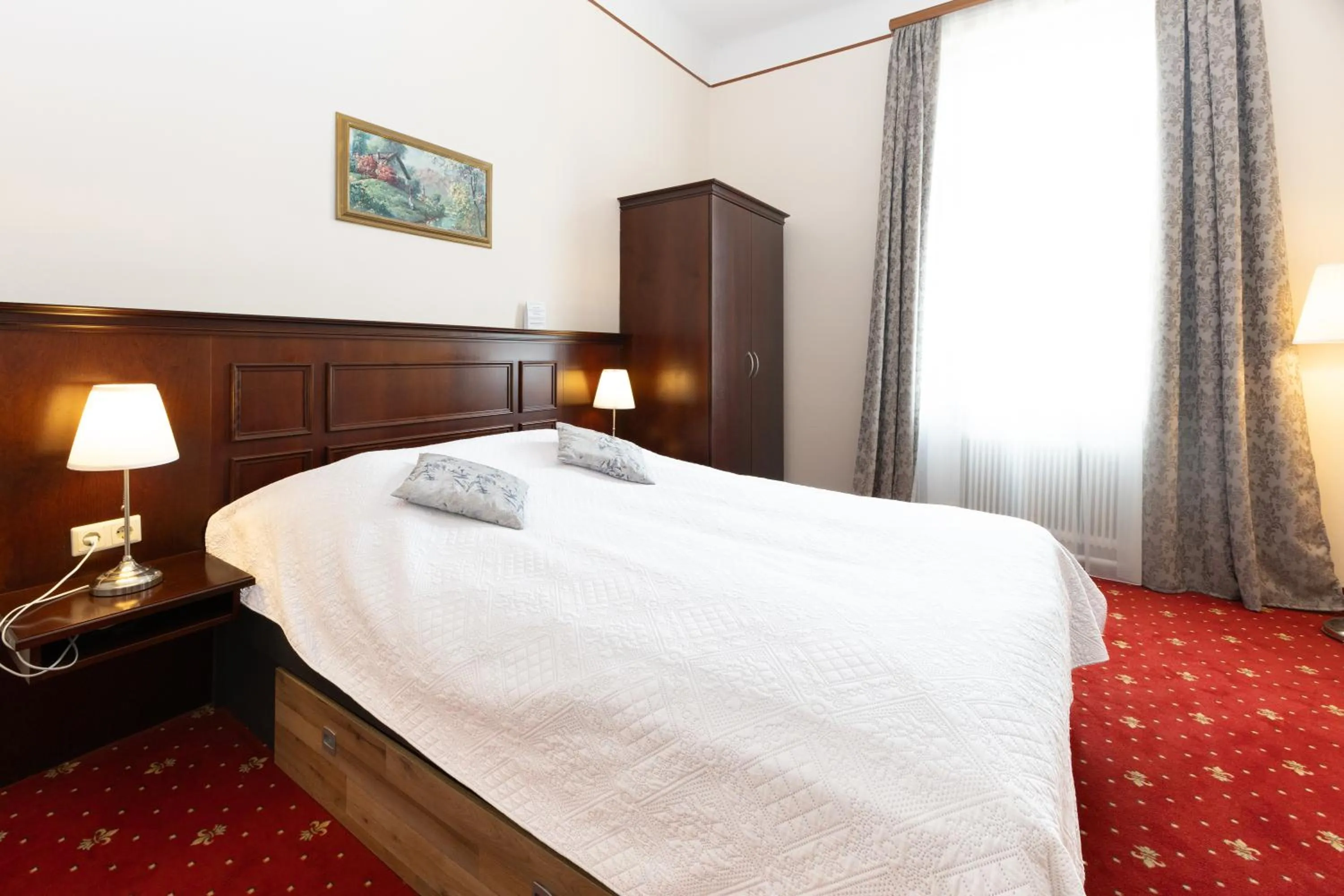 Photo of the whole room, Bed in Hotel Viktoria Schönbrunn