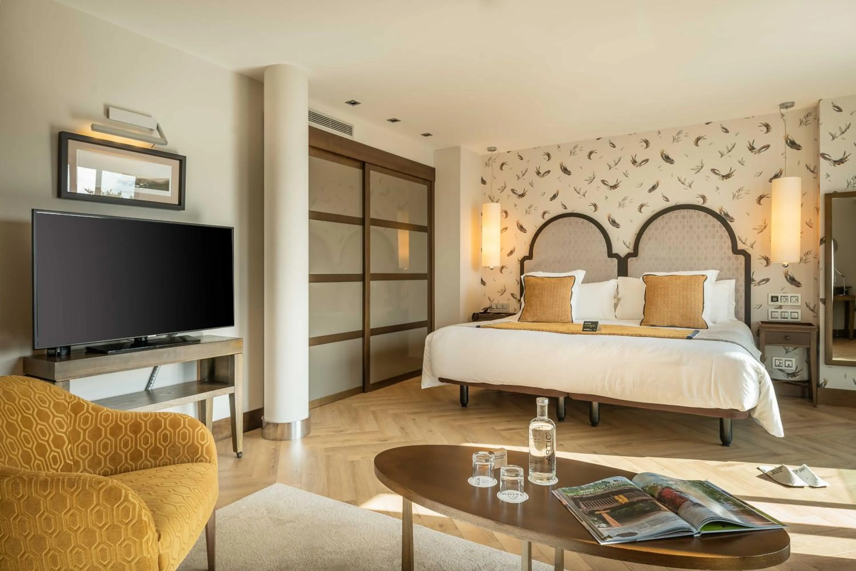 Photo of the whole room, Bed in ARTIEM Asturias