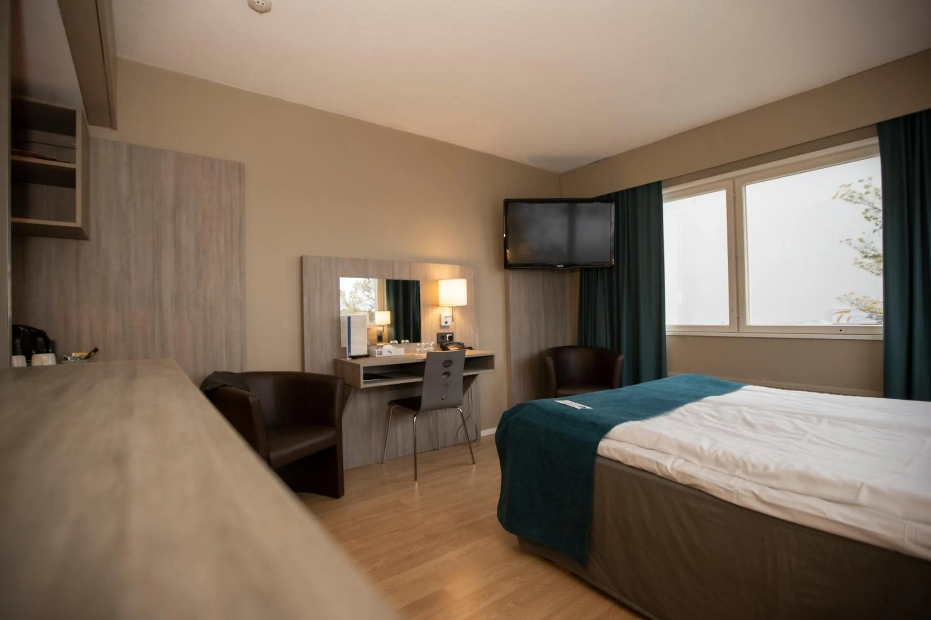 View (from property/room), Bed in Hotel Adlon