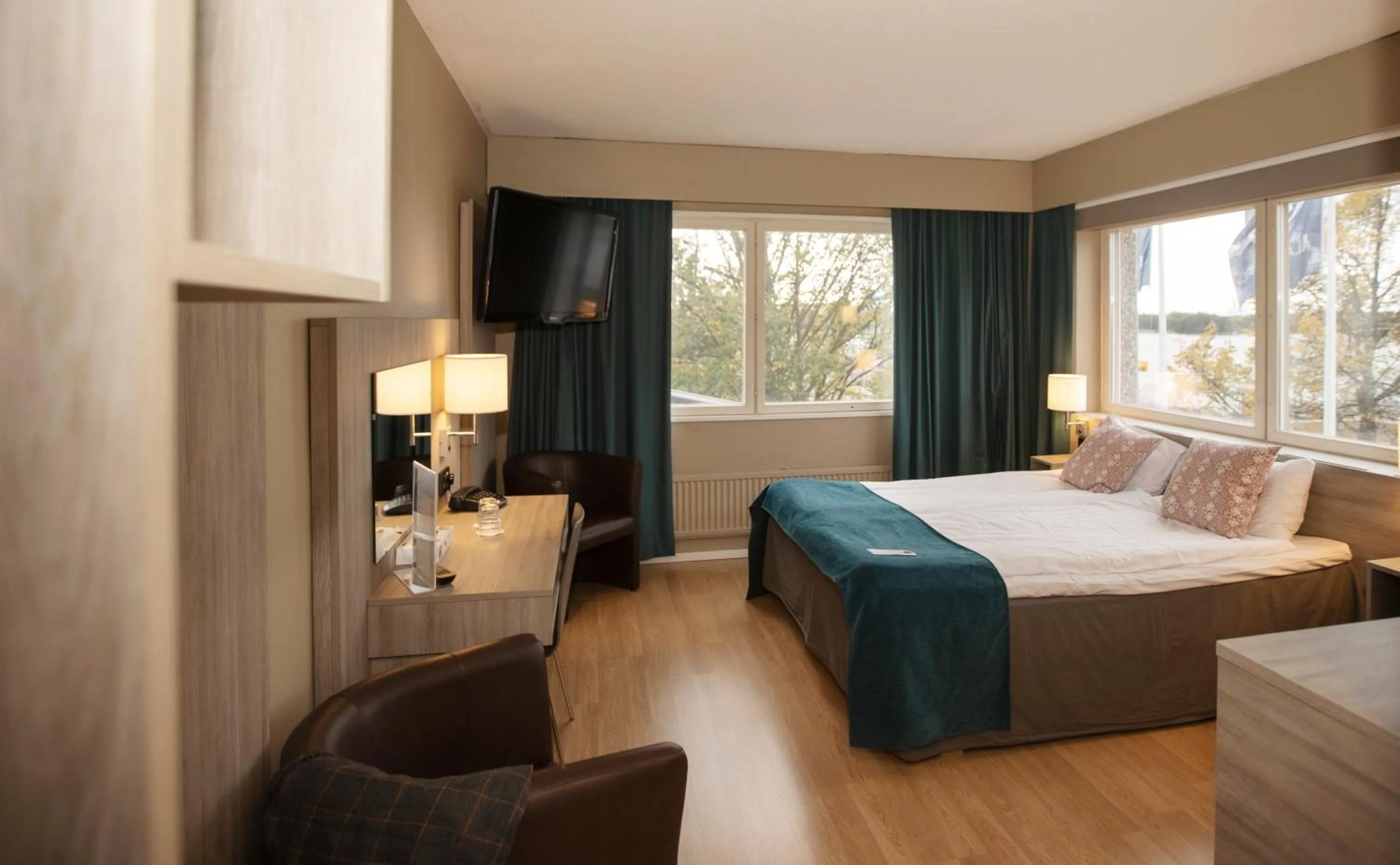 View (from property/room), Bed in Hotel Adlon