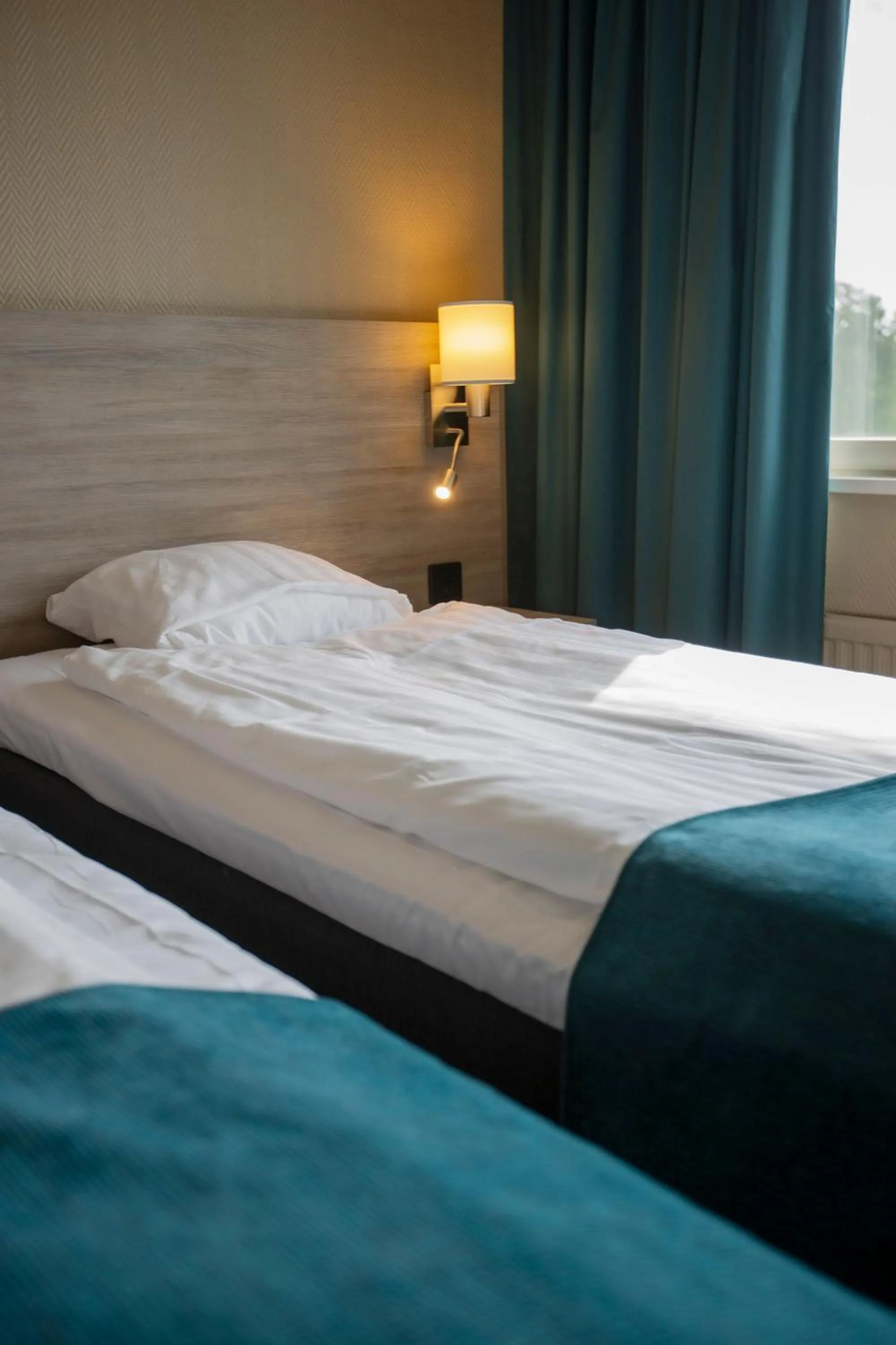 Bedroom, Bed in Hotel Adlon