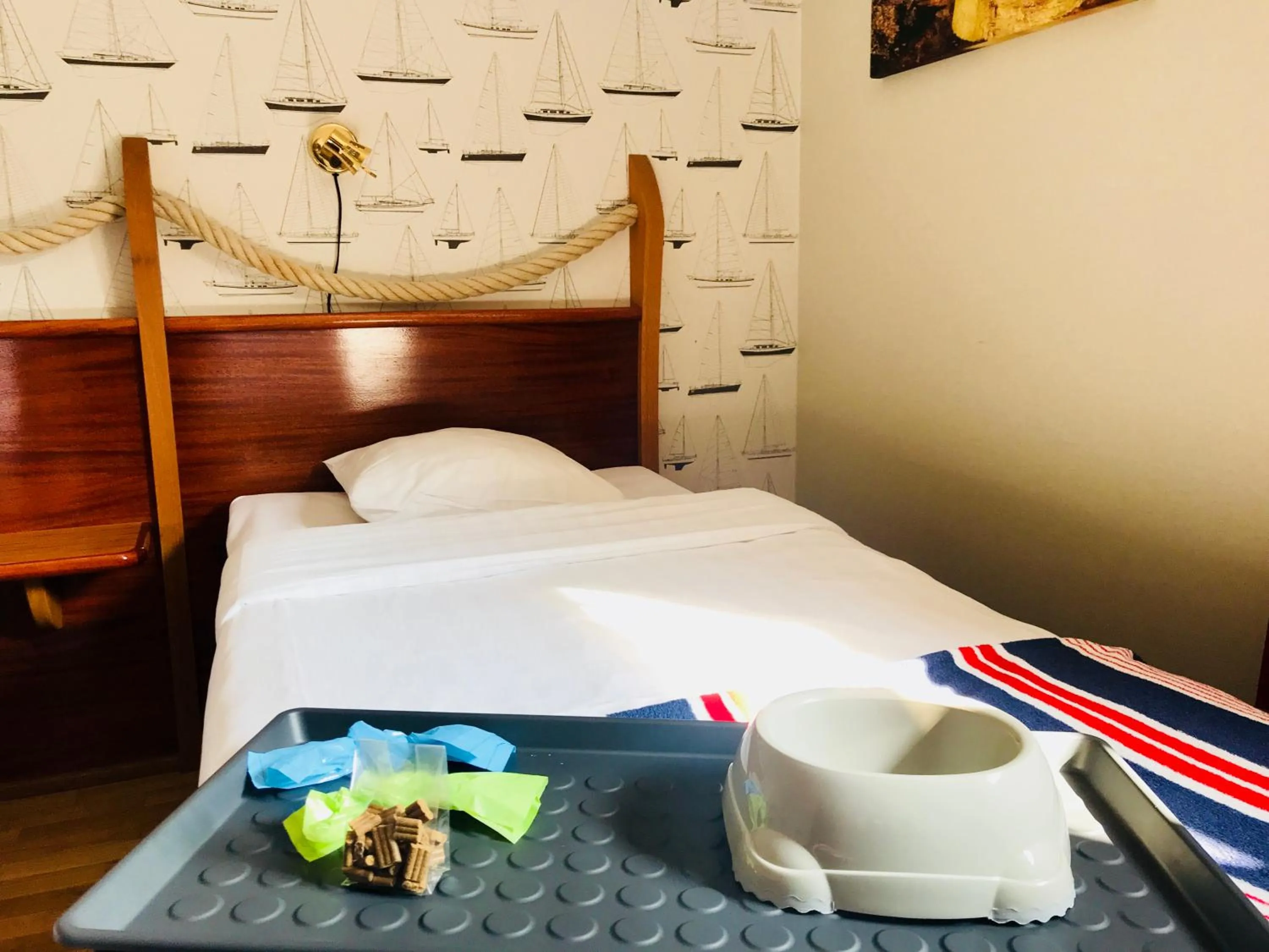 Pets, Bed in Best Western Sjofartshotellet