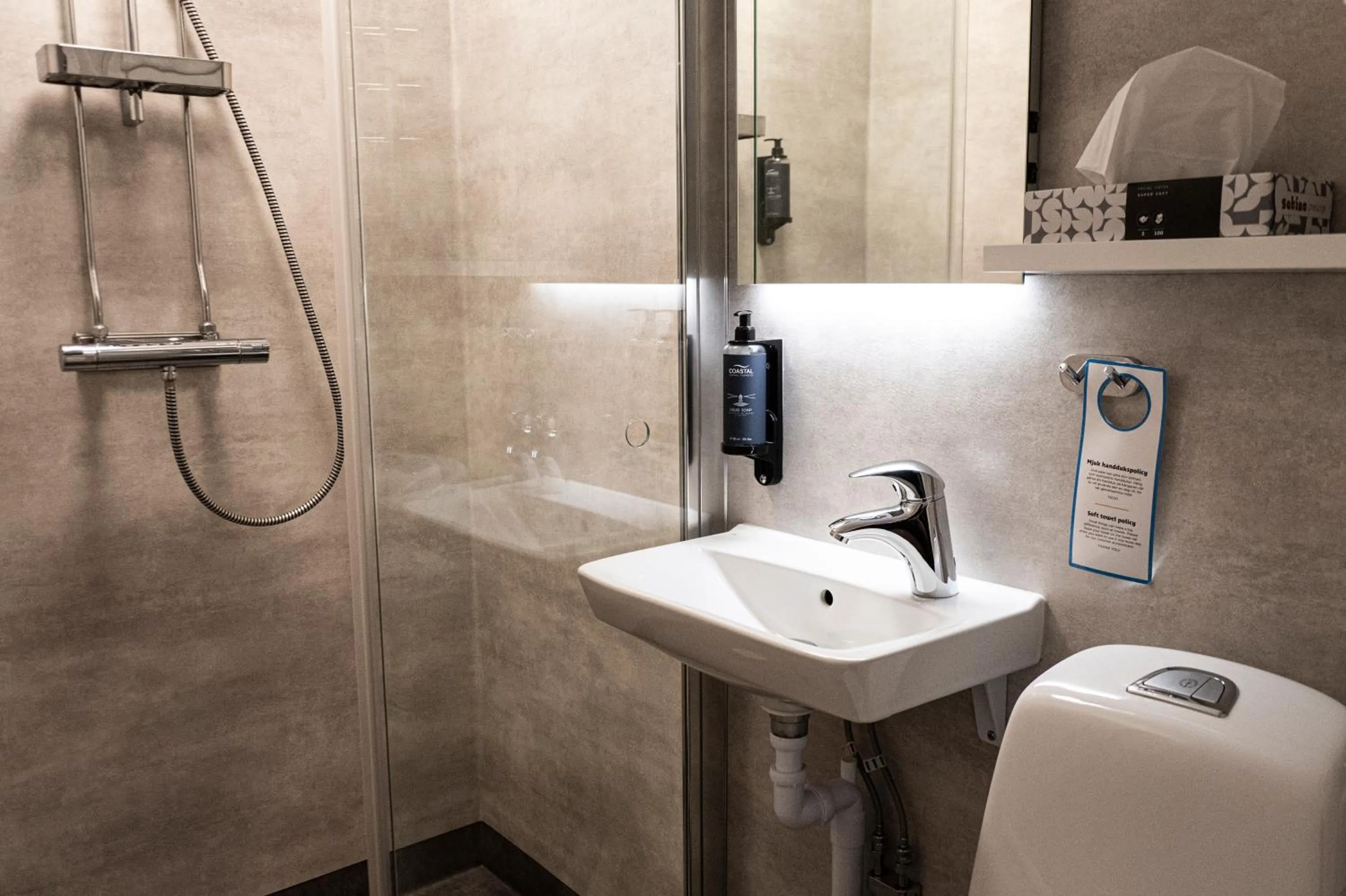 Shower in Best Western Sjofartshotellet