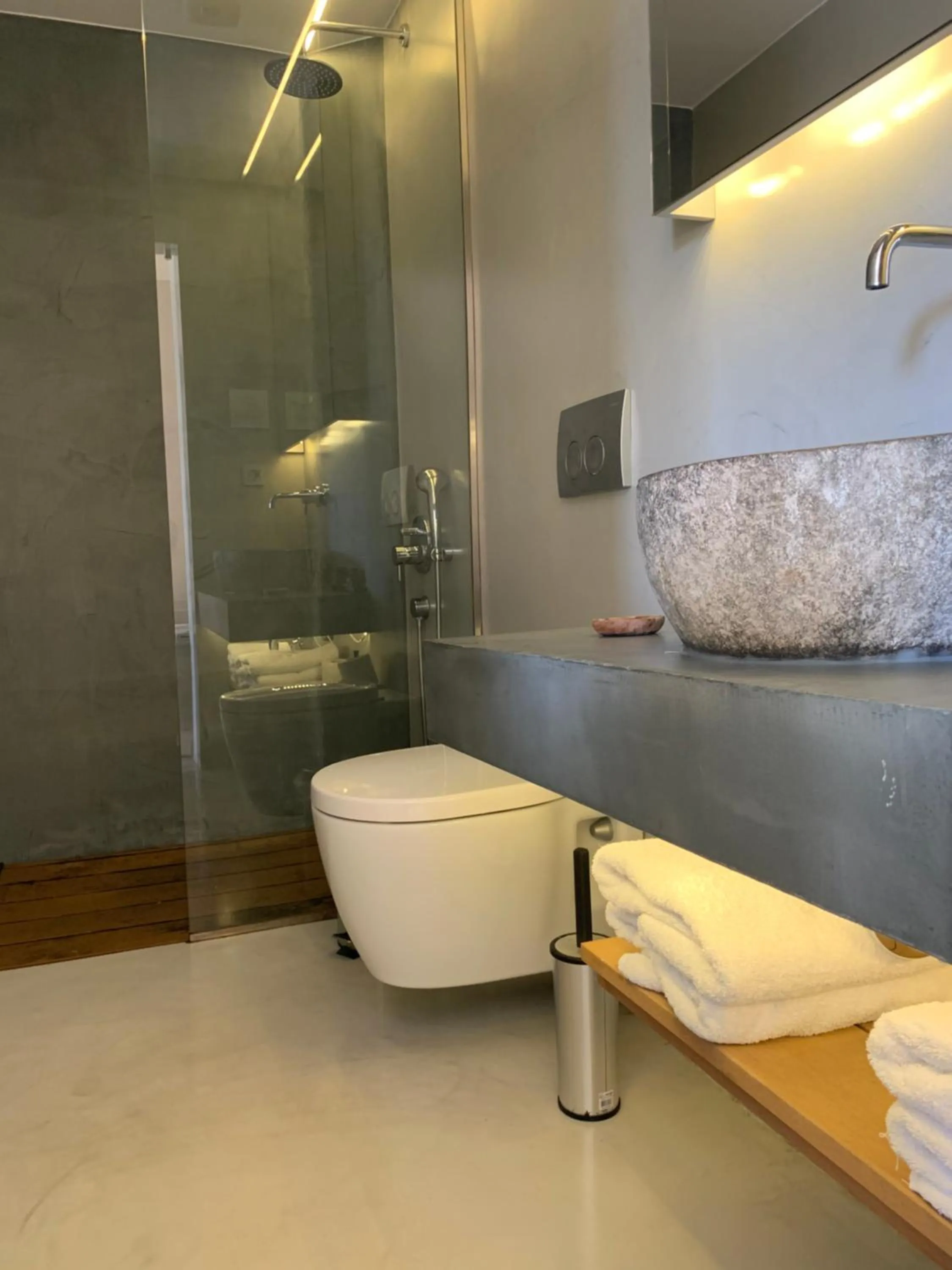 Bathroom in Phaedra Hotel