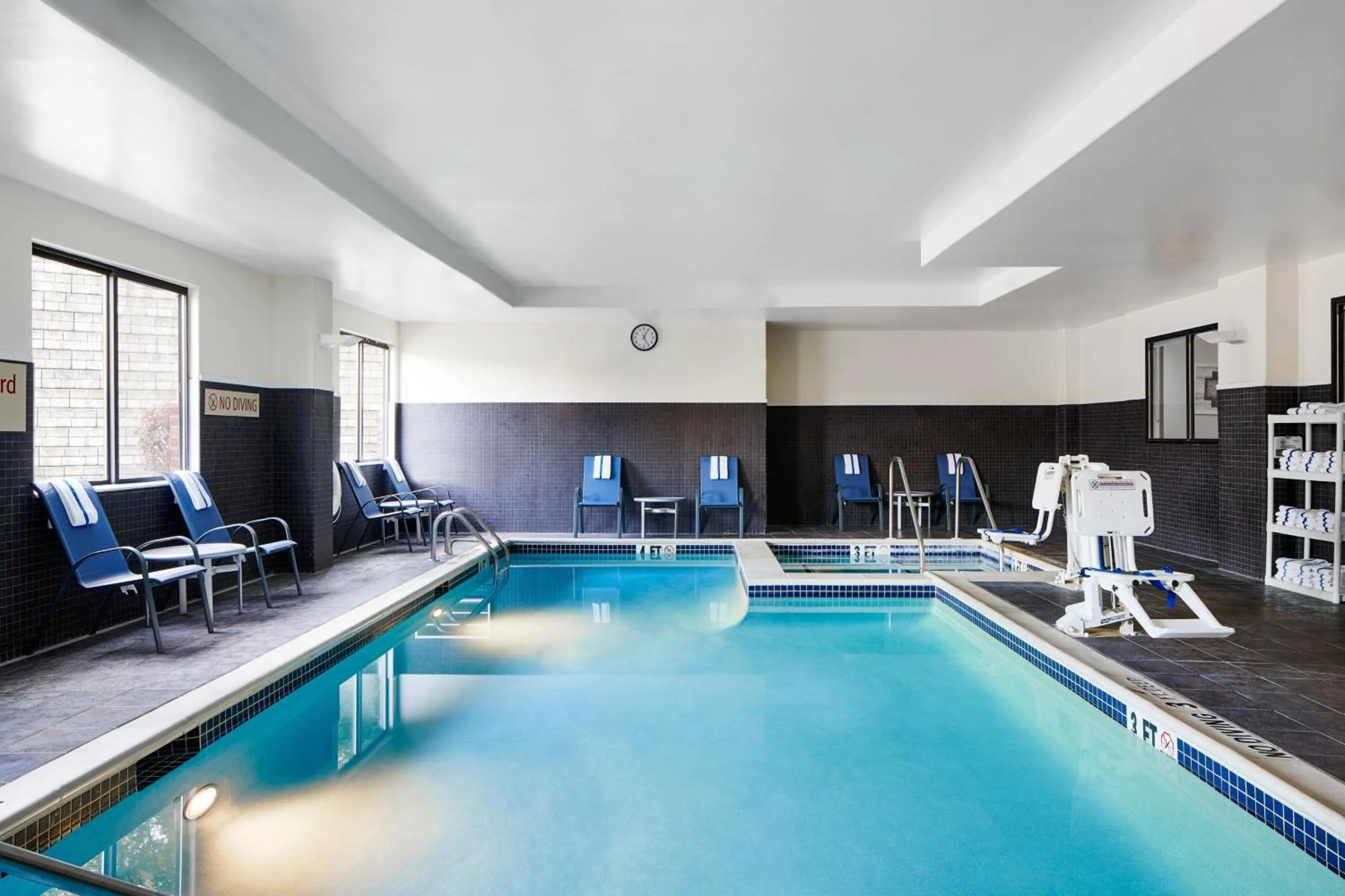 Swimming pool in TownePlace Suites by Marriott Harrisburg Hershey