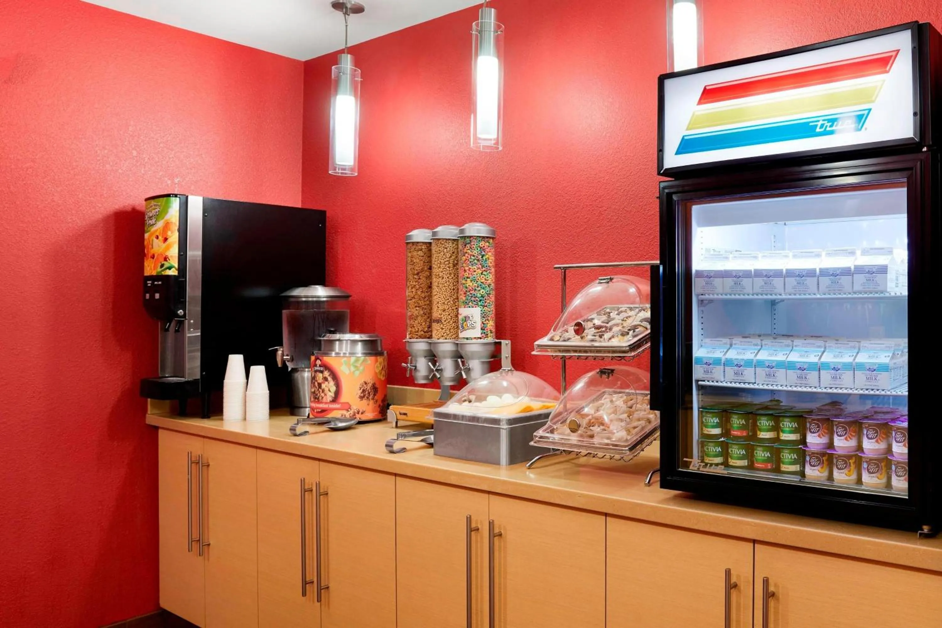 Breakfast in TownePlace Suites by Marriott Harrisburg Hershey