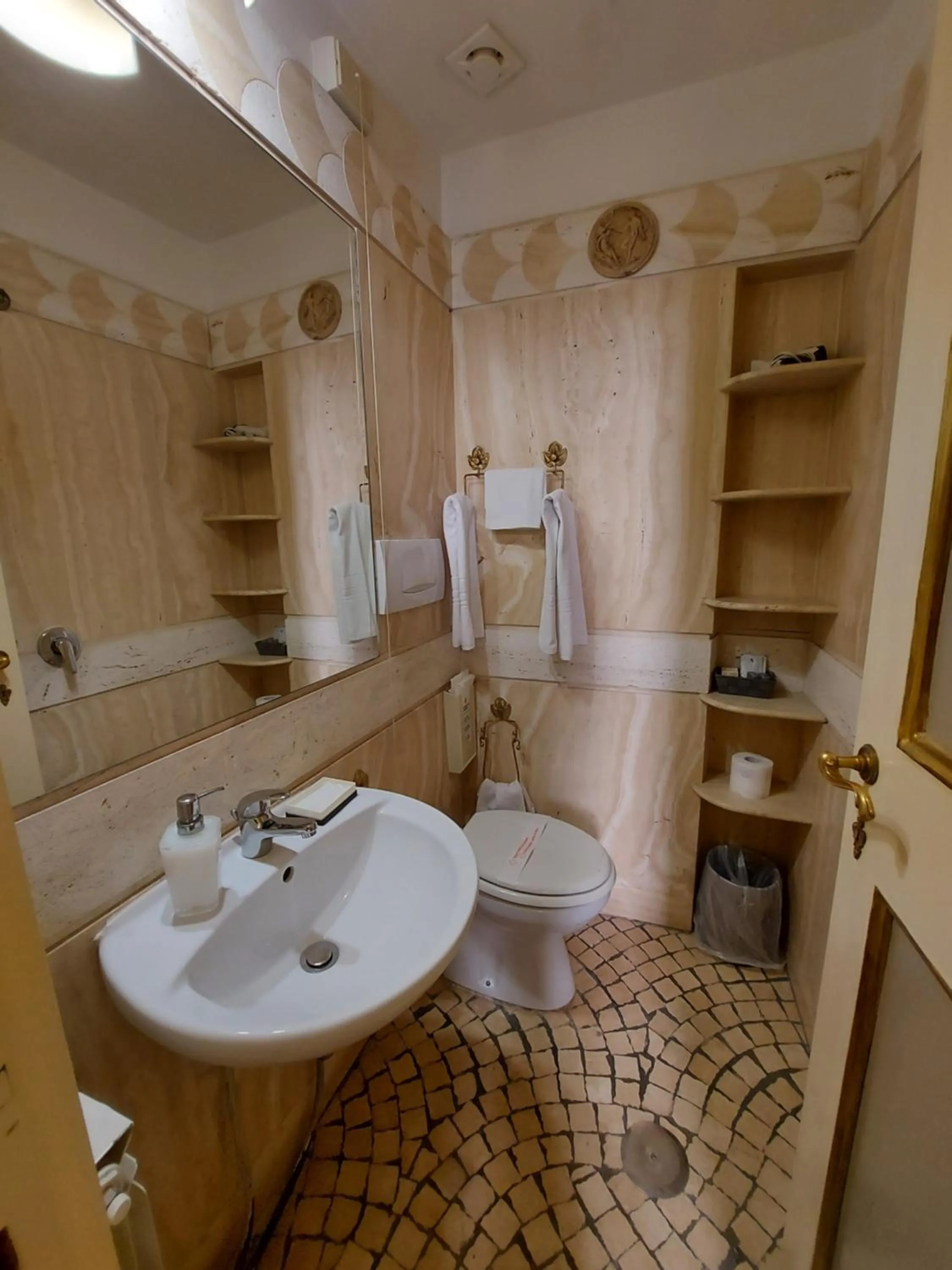 Bathroom in Residenza Al Corso Suites