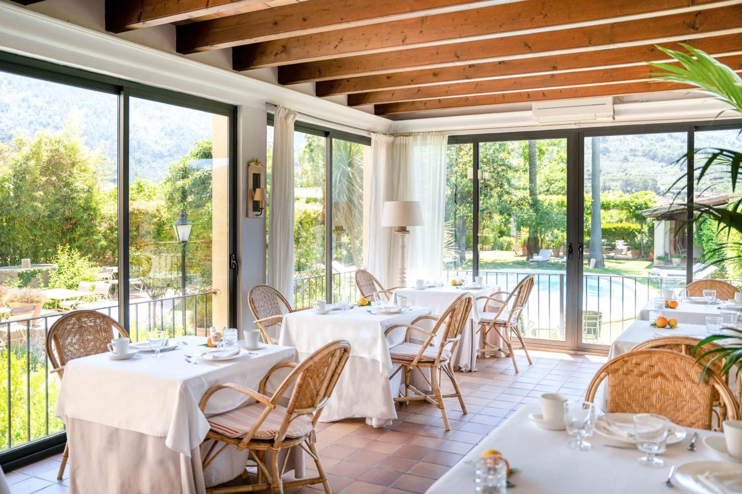 Restaurant/places to eat in Finca Ca'n Quatre