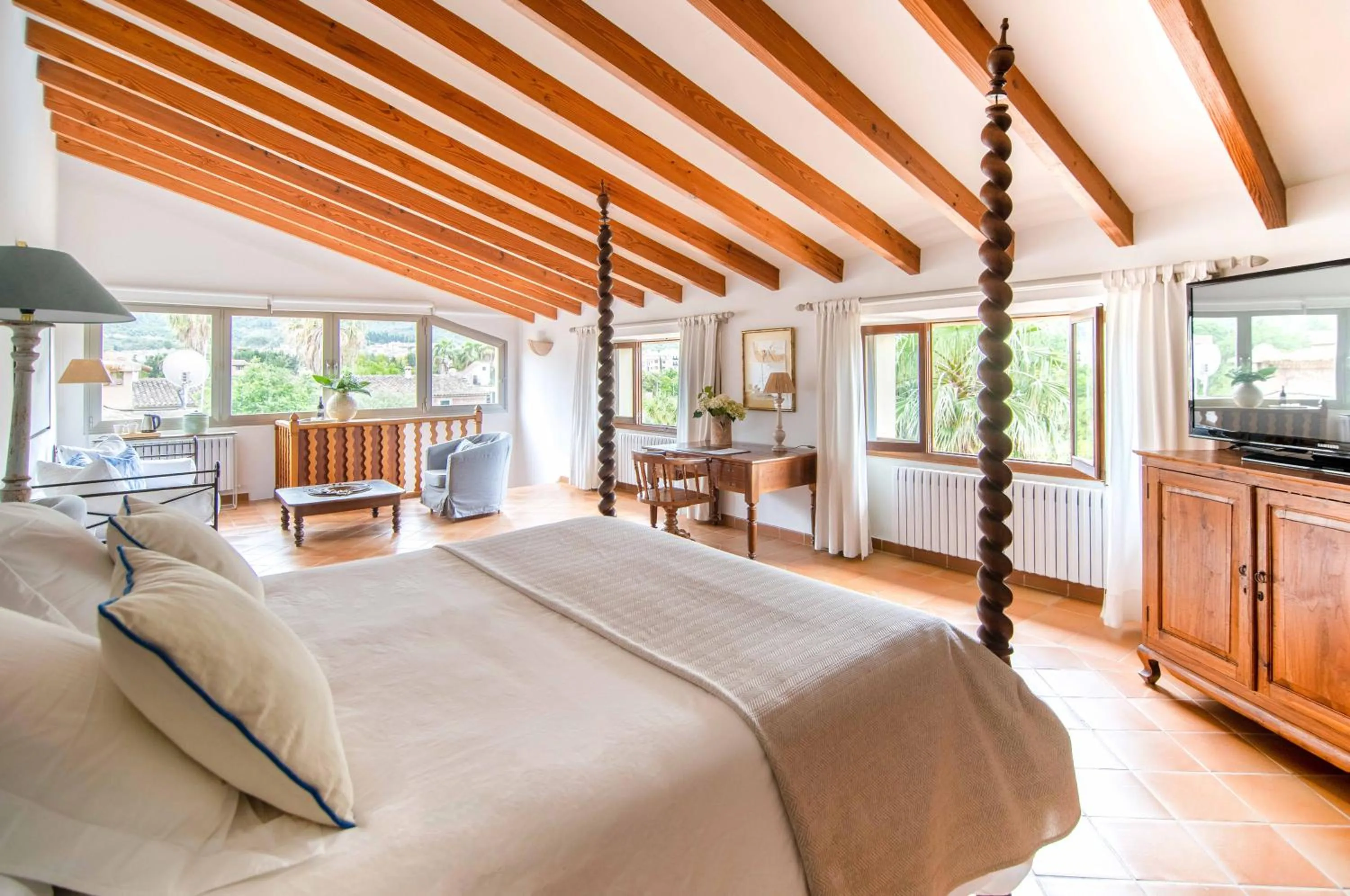 Photo of the whole room, Bed in Finca Ca'n Quatre