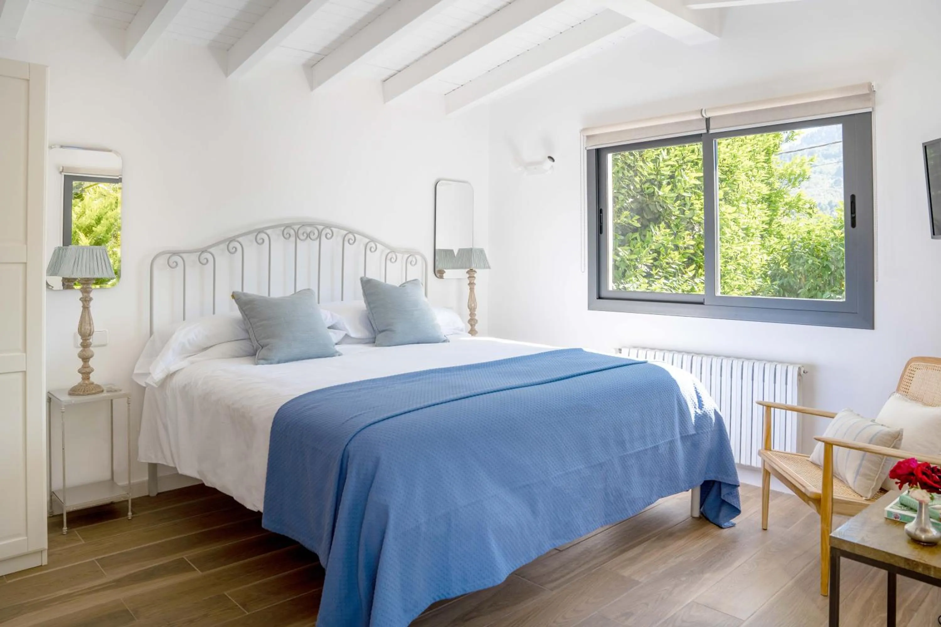 Photo of the whole room, Bed in Finca Ca'n Quatre