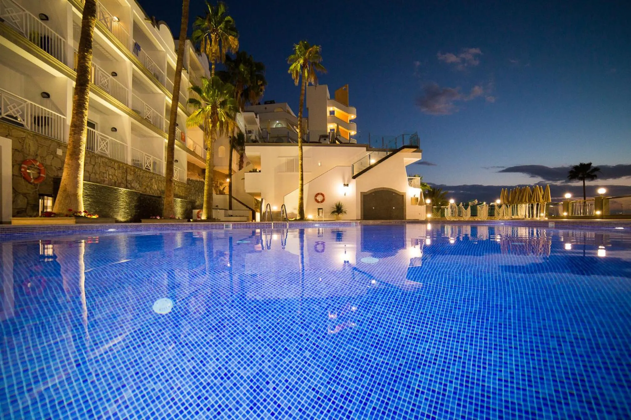 Night in Apartamentos Cabau Cala Dor