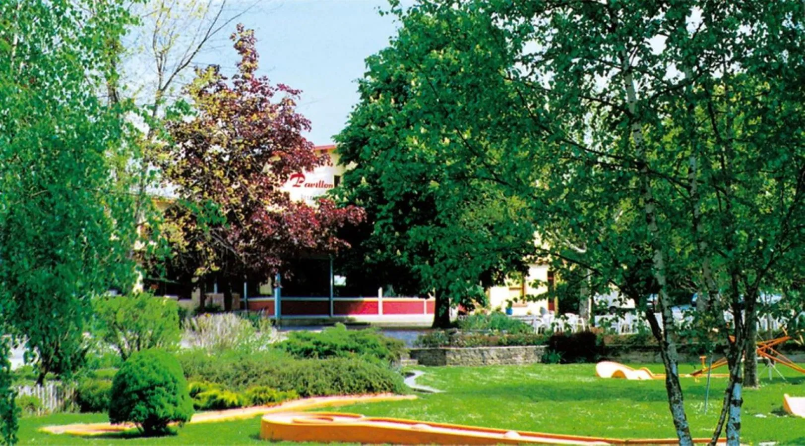 Minigolf in Hôtel Restaurant Pavillon Carina