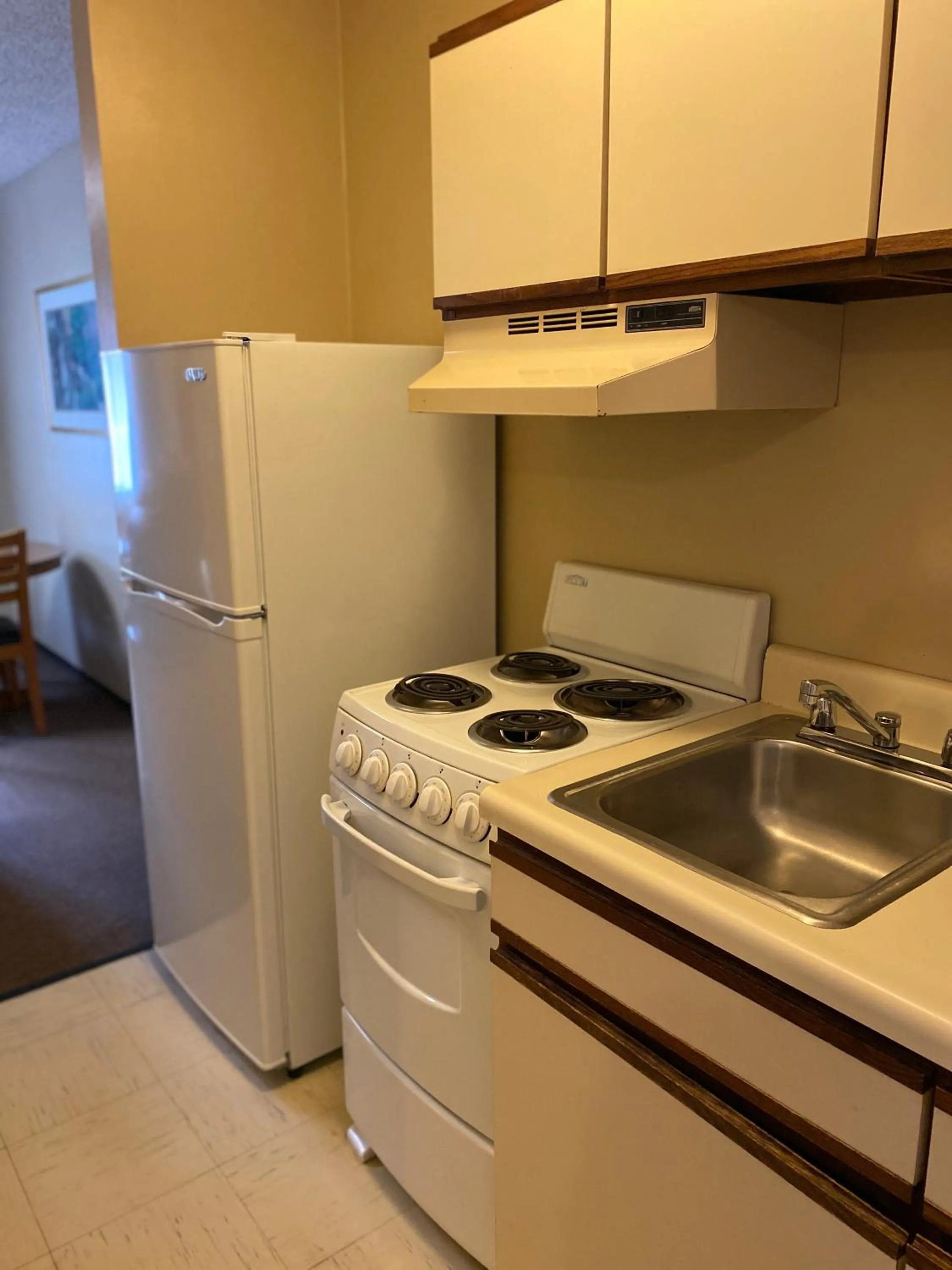 Kitchen or kitchenette in Thunderbird Lodge, Norman, OK