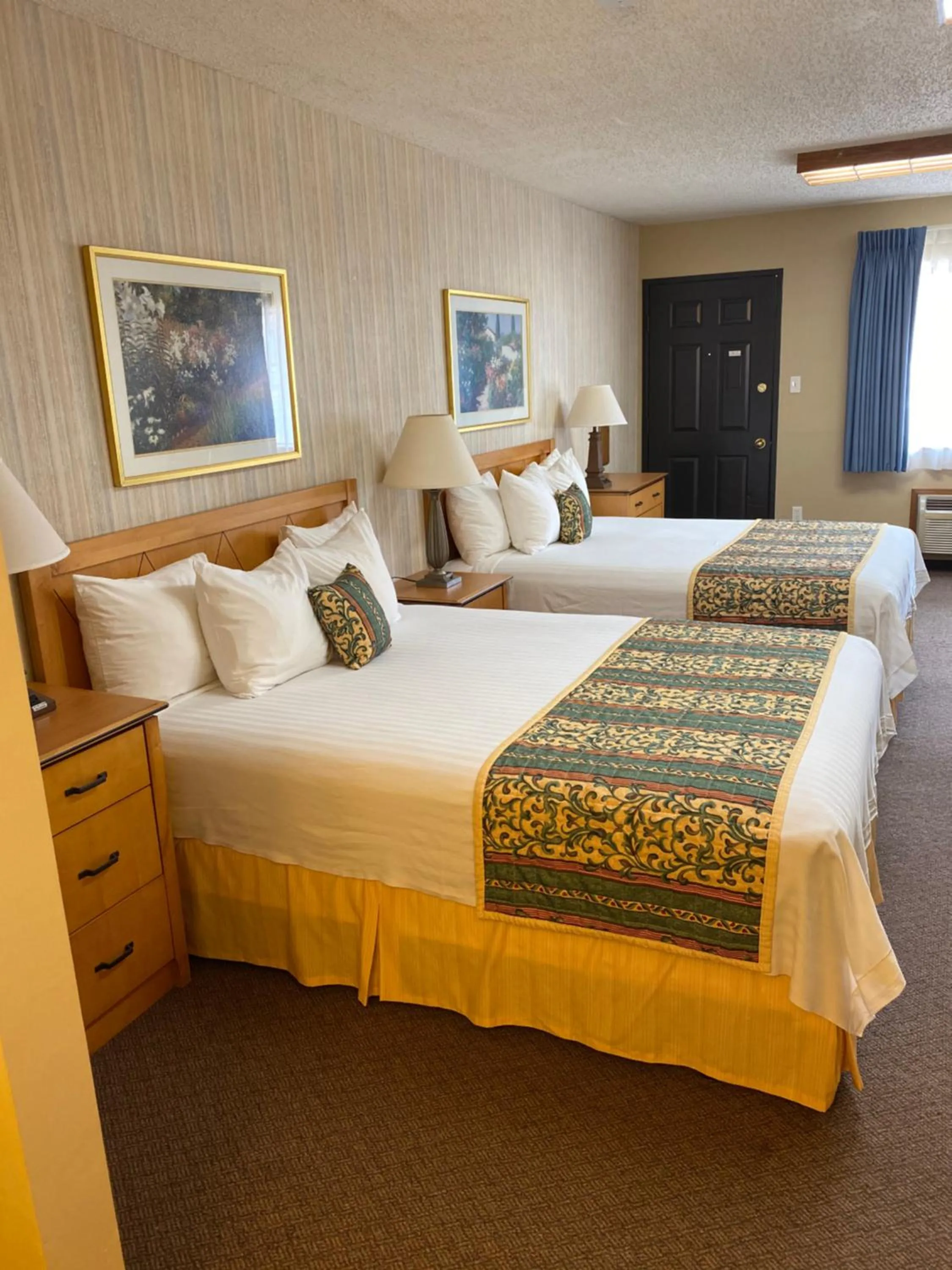 Bed in Thunderbird Lodge, Norman, OK