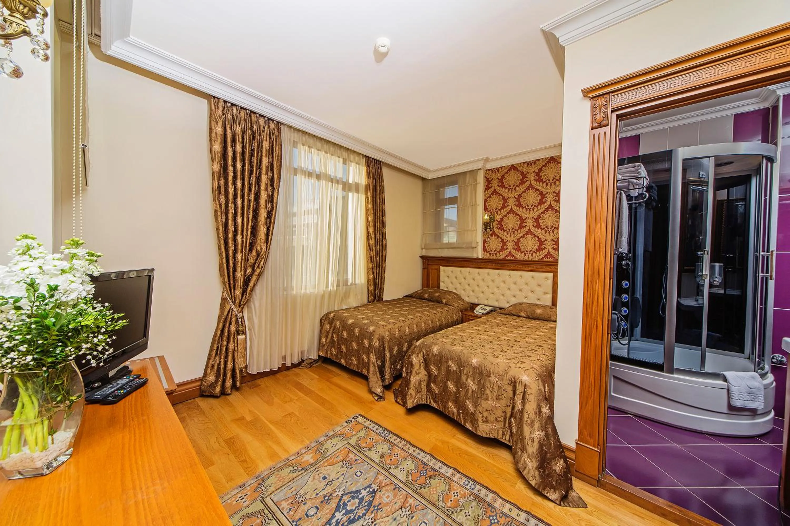 Shower in Lausos Hotel Sultanahmet