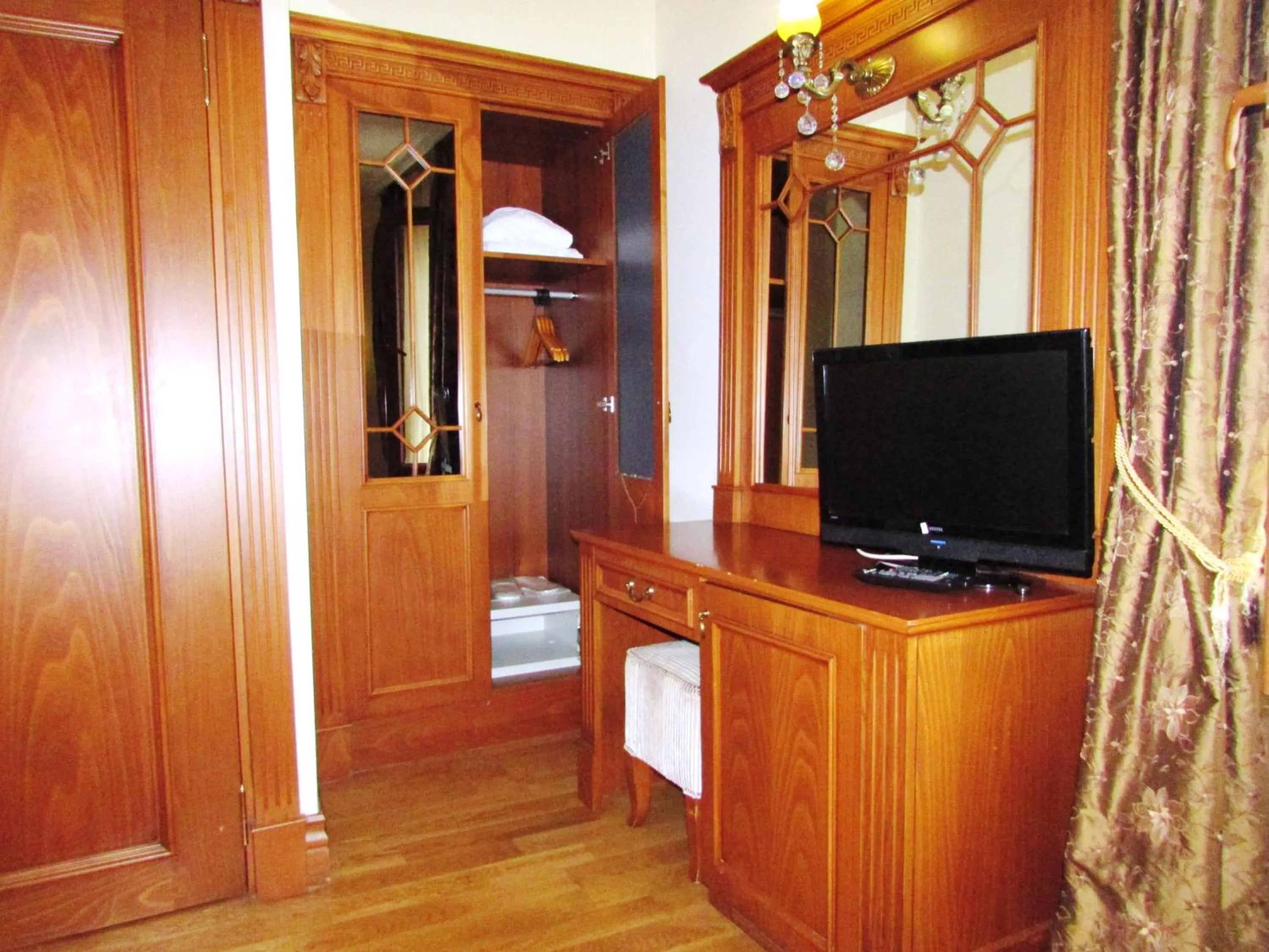 Photo of the whole room in Lausos Hotel Sultanahmet