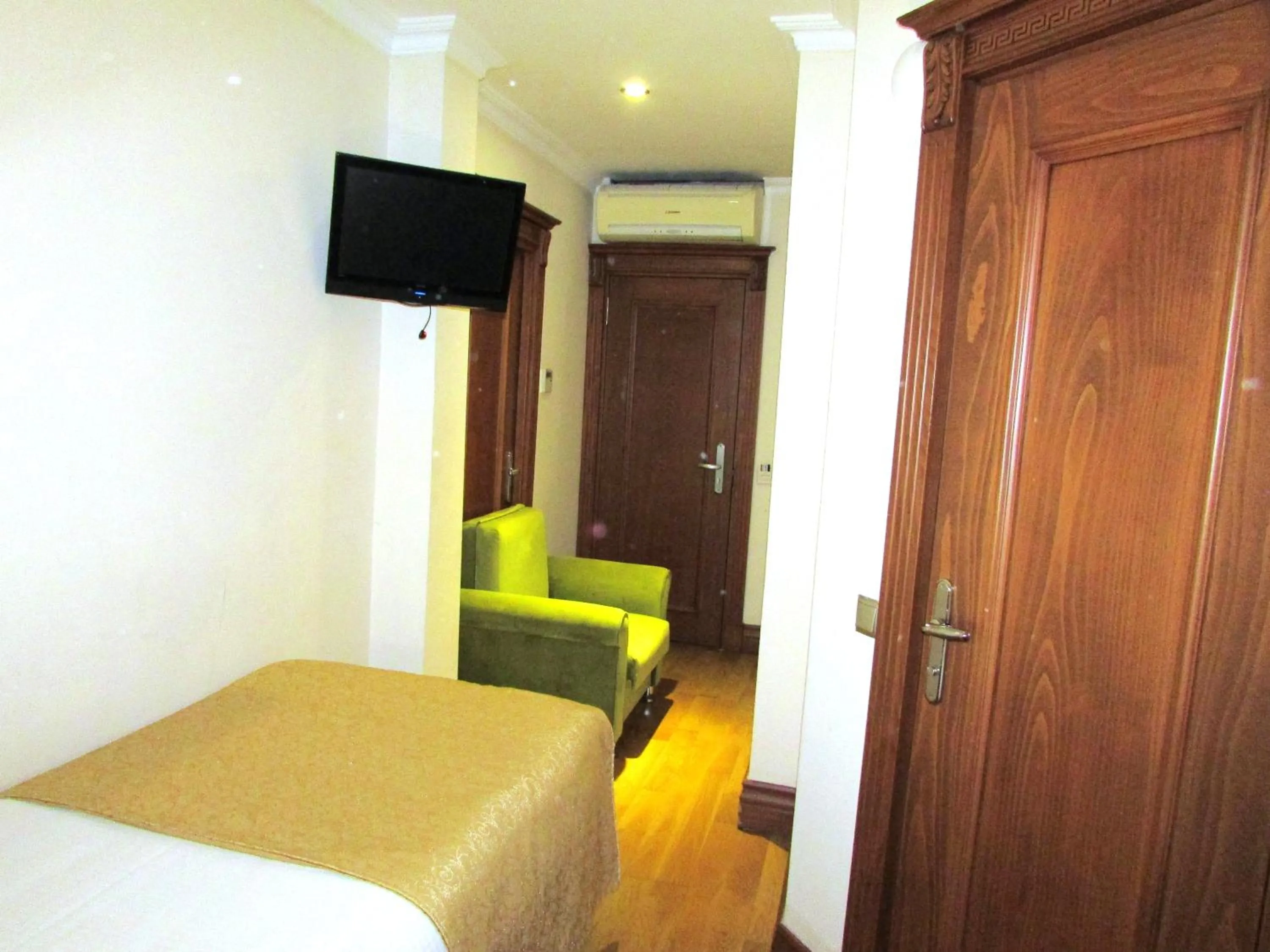 Photo of the whole room in Lausos Hotel Sultanahmet