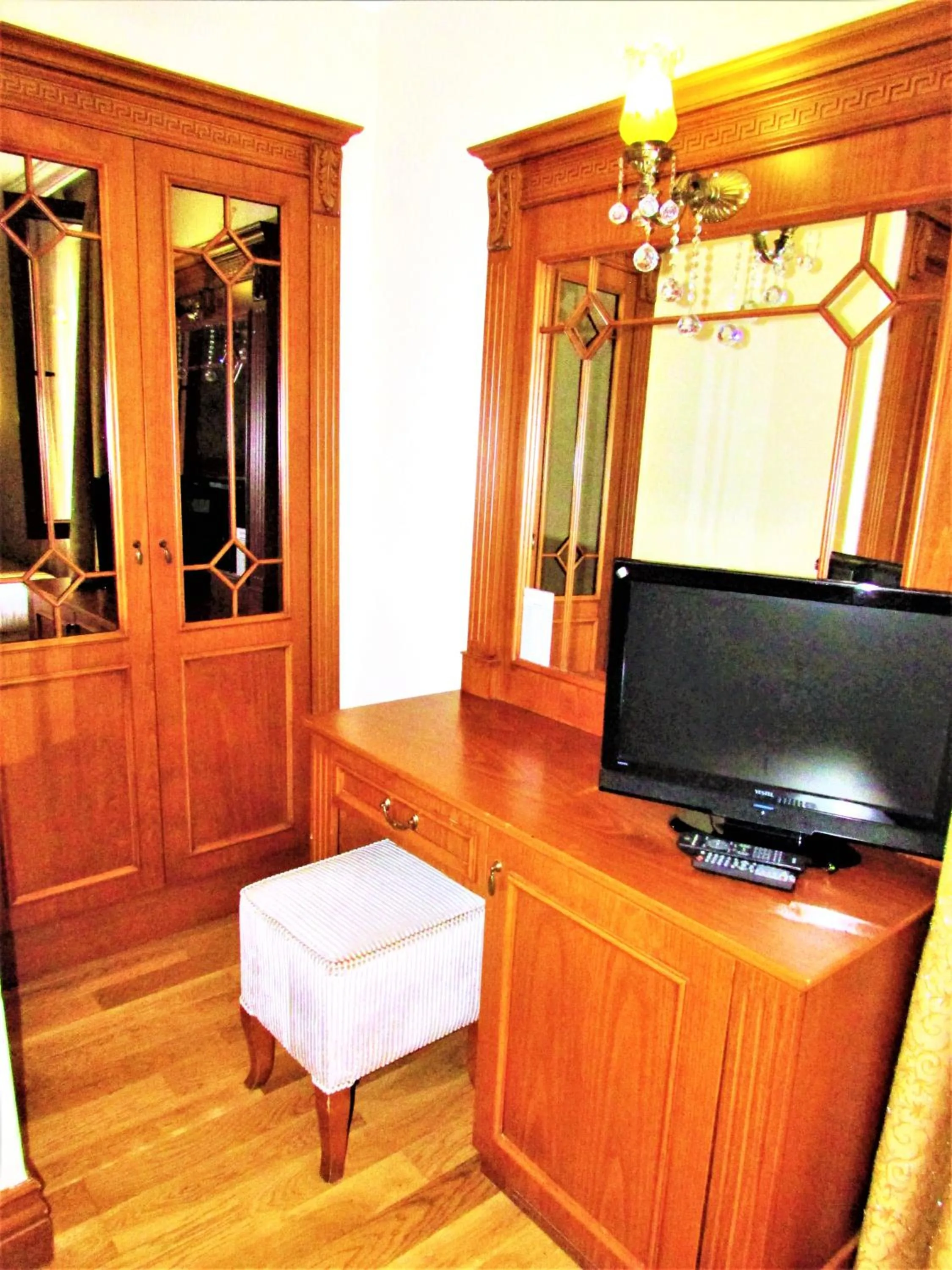 Photo of the whole room in Lausos Hotel Sultanahmet