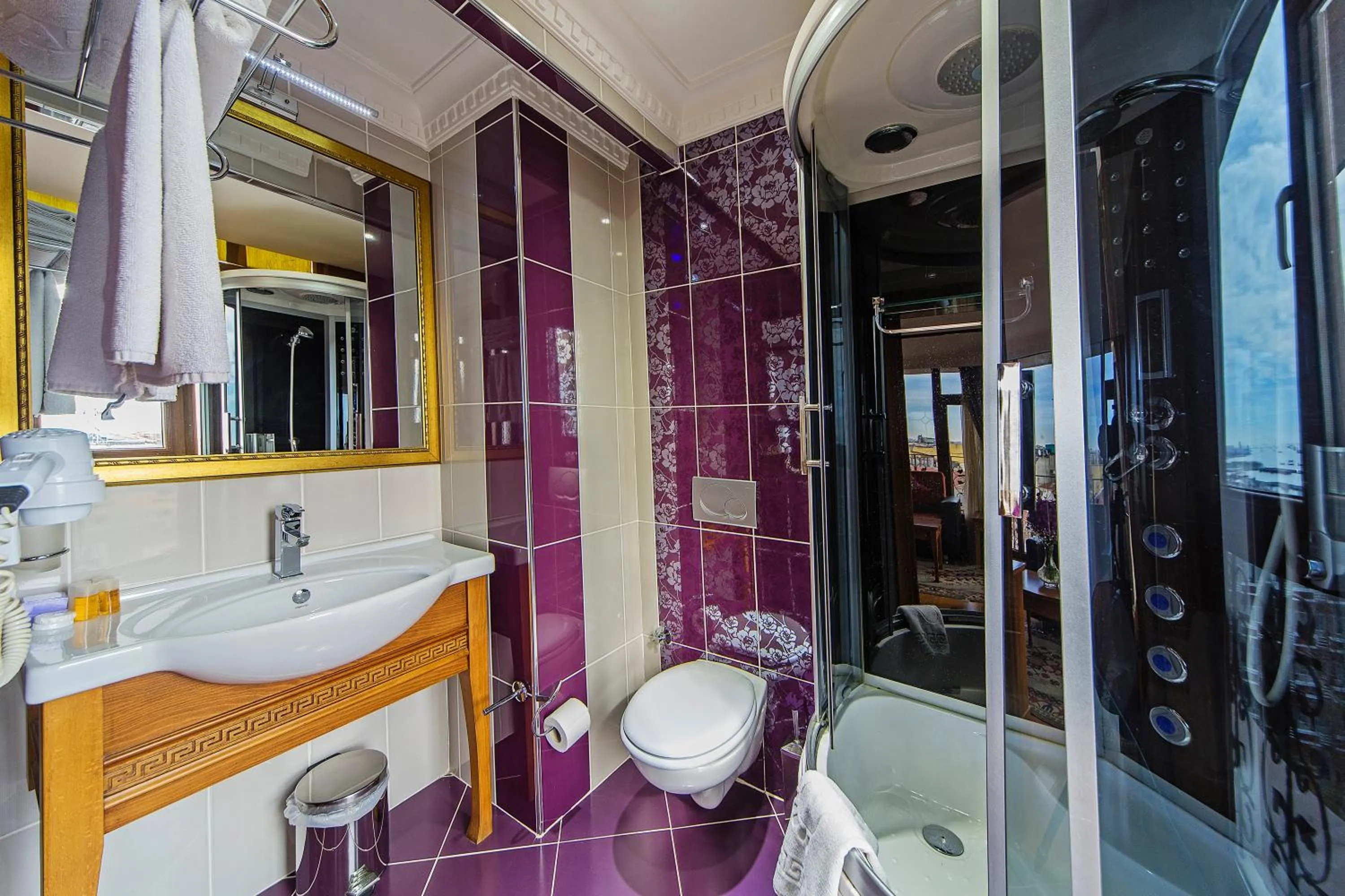 Shower in Lausos Hotel Sultanahmet