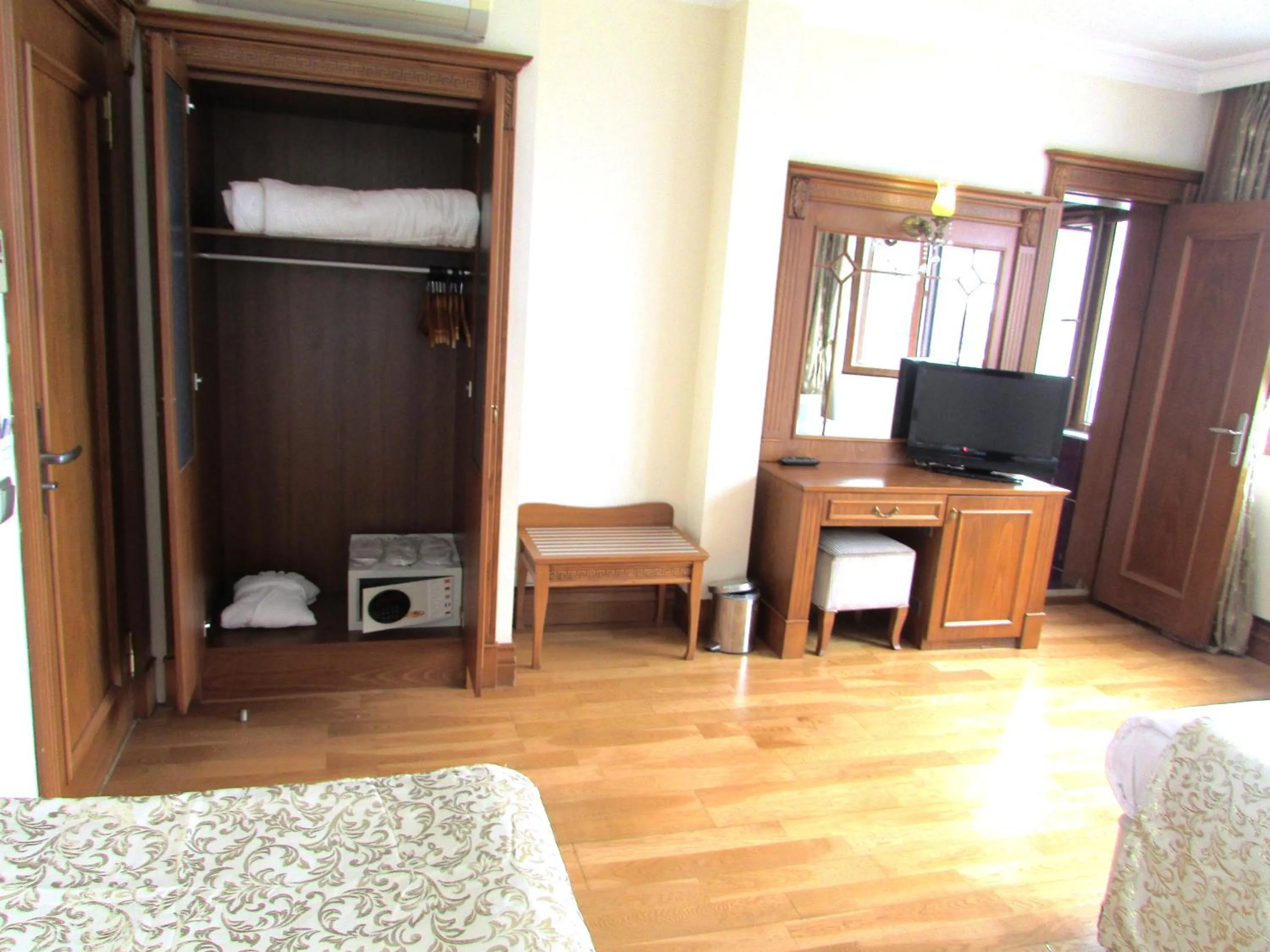 Photo of the whole room in Lausos Hotel Sultanahmet