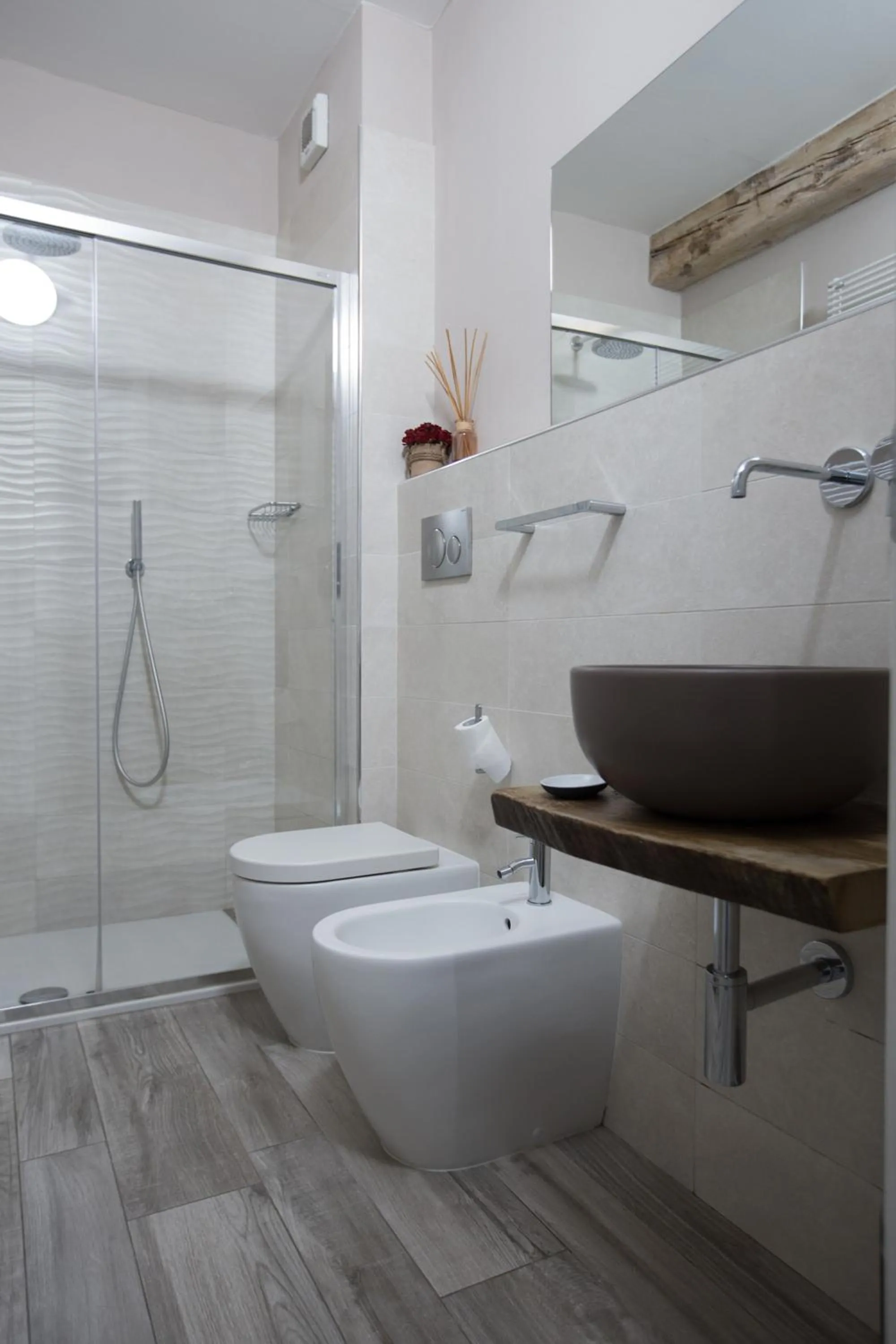 Shower in Lanterna Room&Breakfast