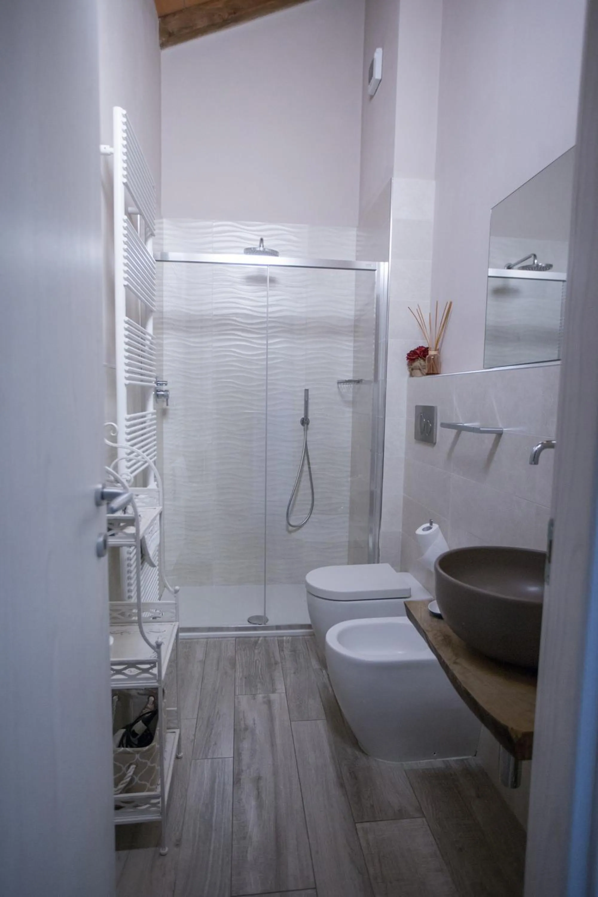 Shower in Lanterna Room&Breakfast