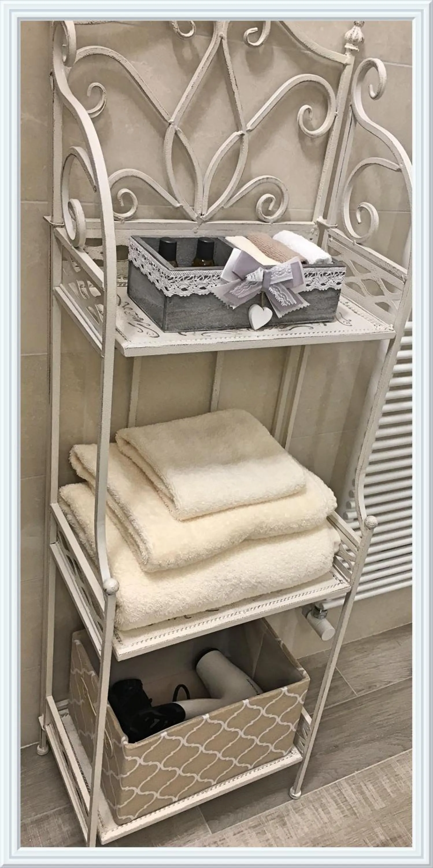 Bathroom in Lanterna Room&Breakfast