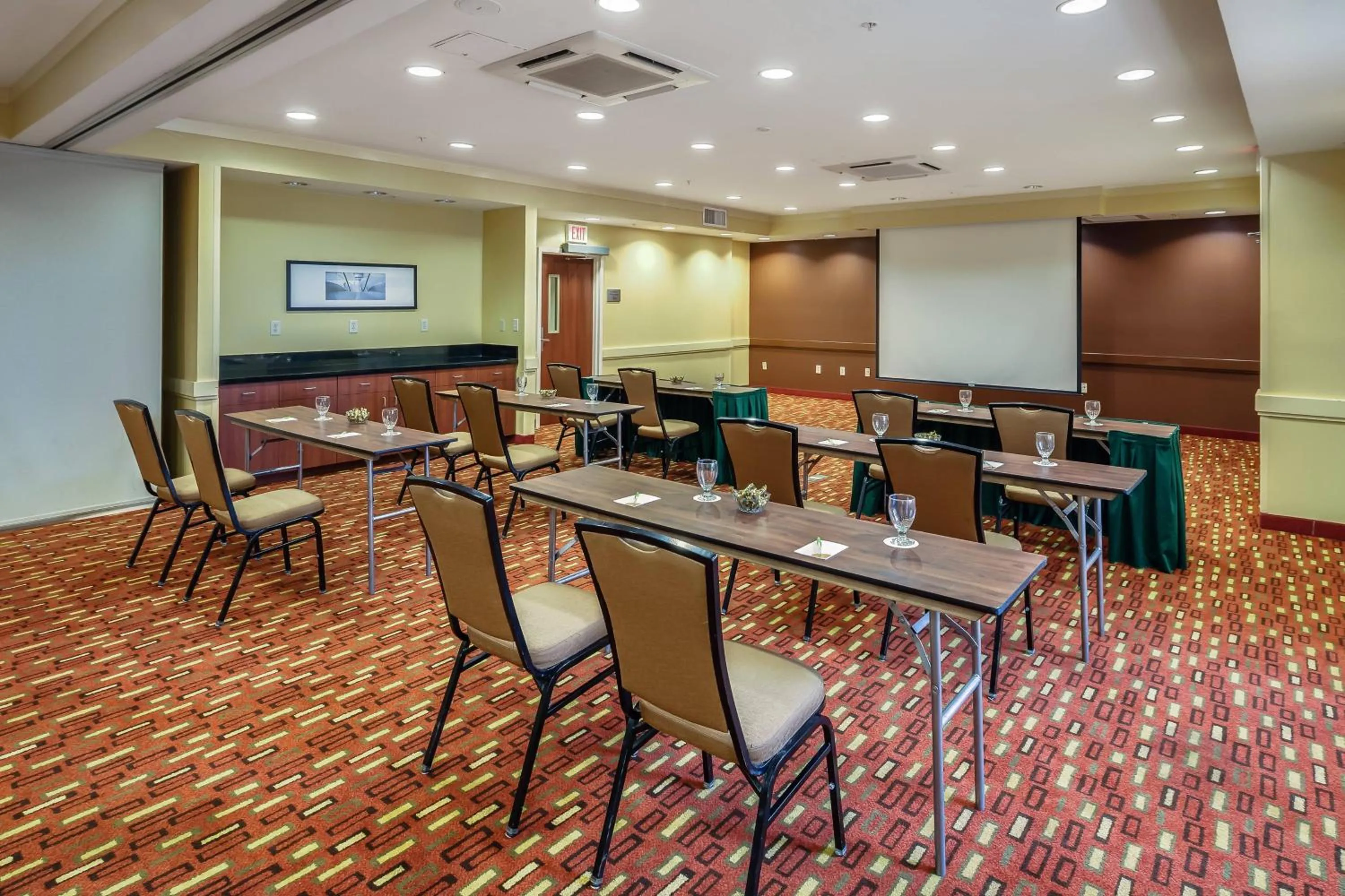 Meeting/conference room in Courtyard by Marriott Jacksonville Beach Oceanfront