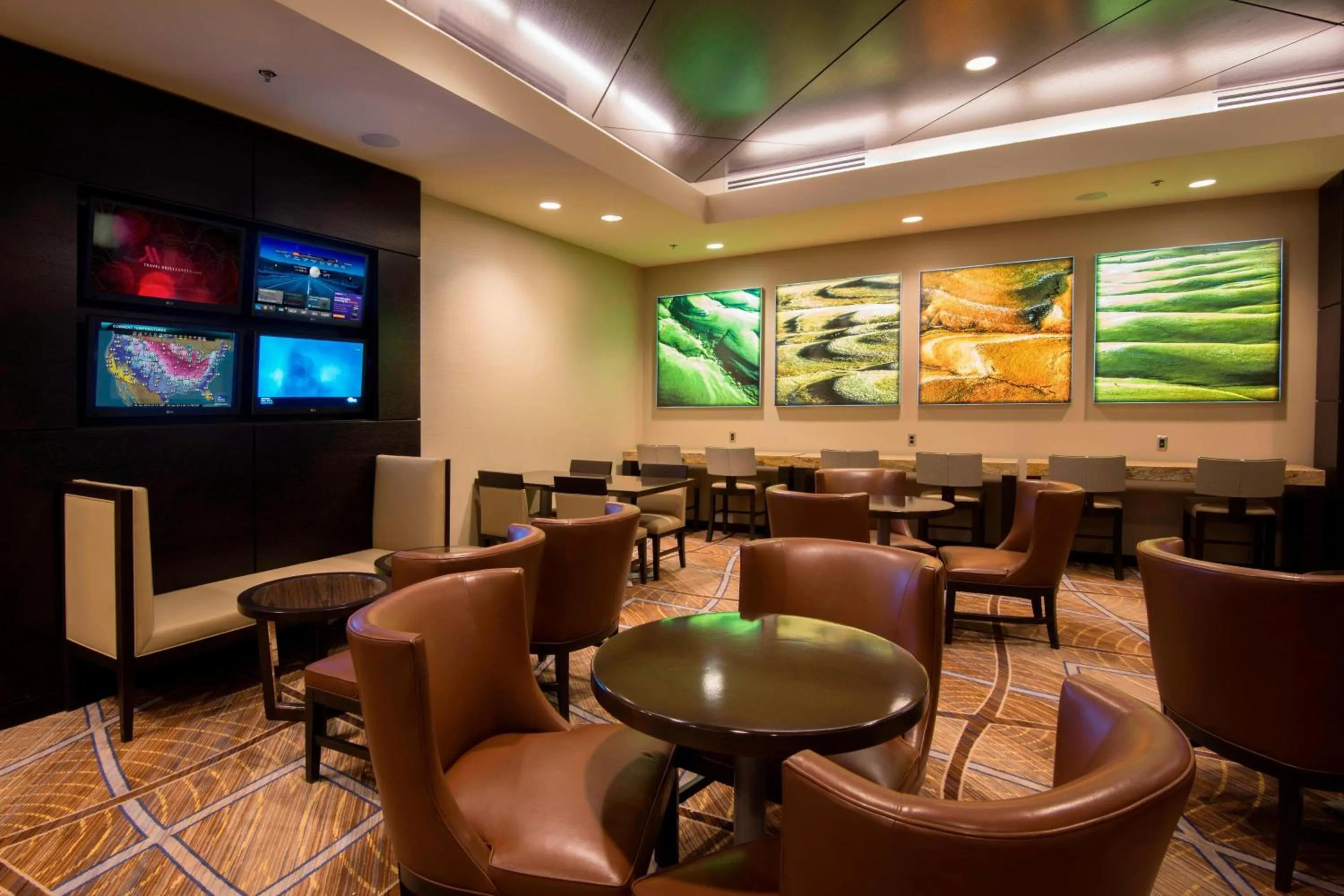 Lounge or bar in Wichita Marriott