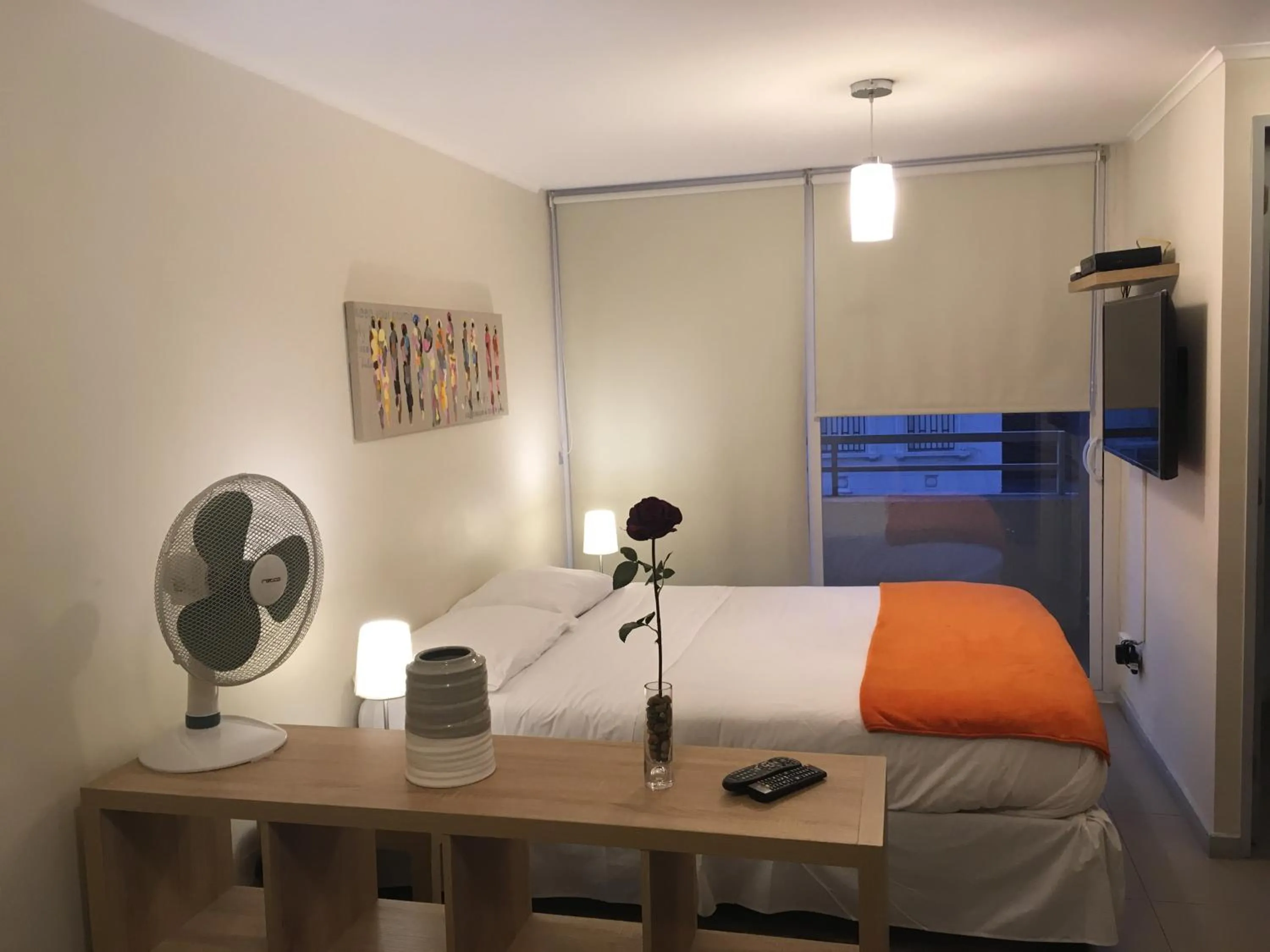 Photo of the whole room, Bed in Moneda Express Apart