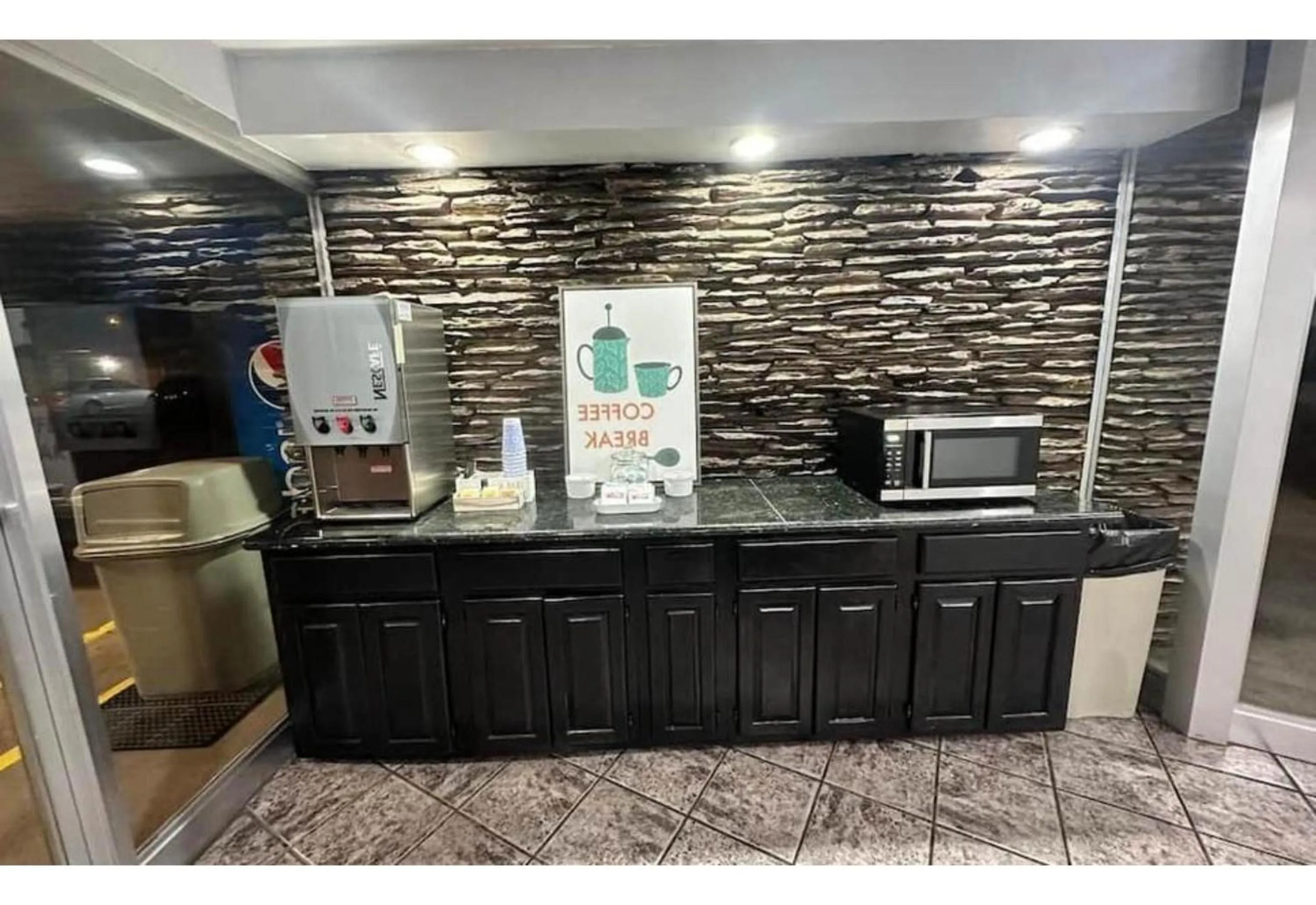 Coffee/tea facilities in Canyon Inn Motel Flagstaff AZ