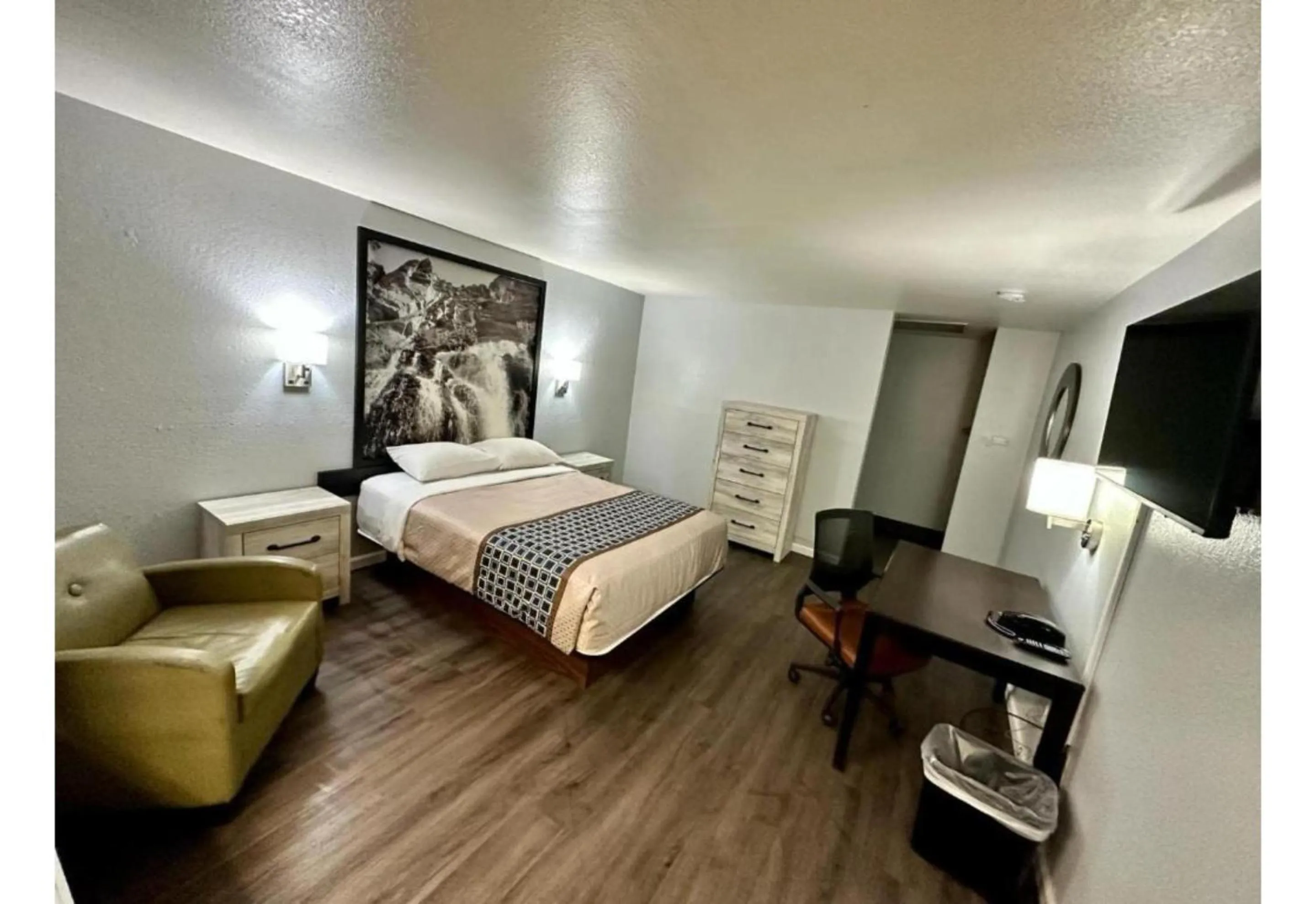 Bedroom in Canyon Inn Motel Flagstaff AZ