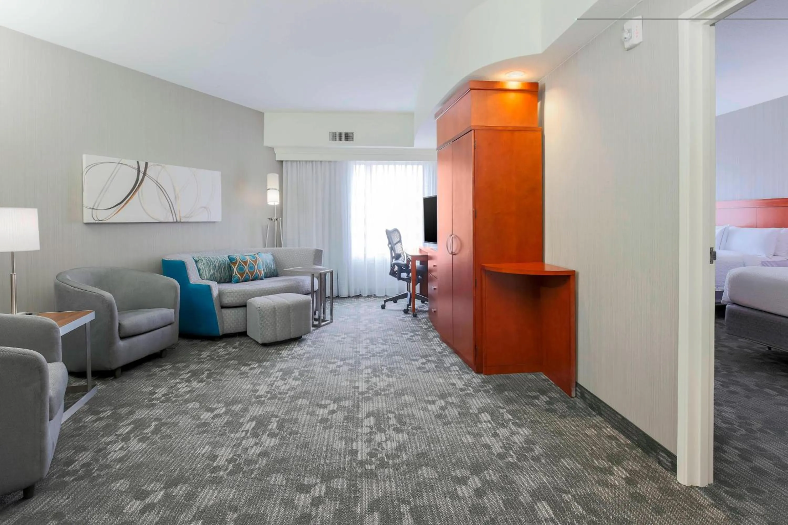 Photo of the whole room, Bed in Courtyard by Marriott San Jose Campbell