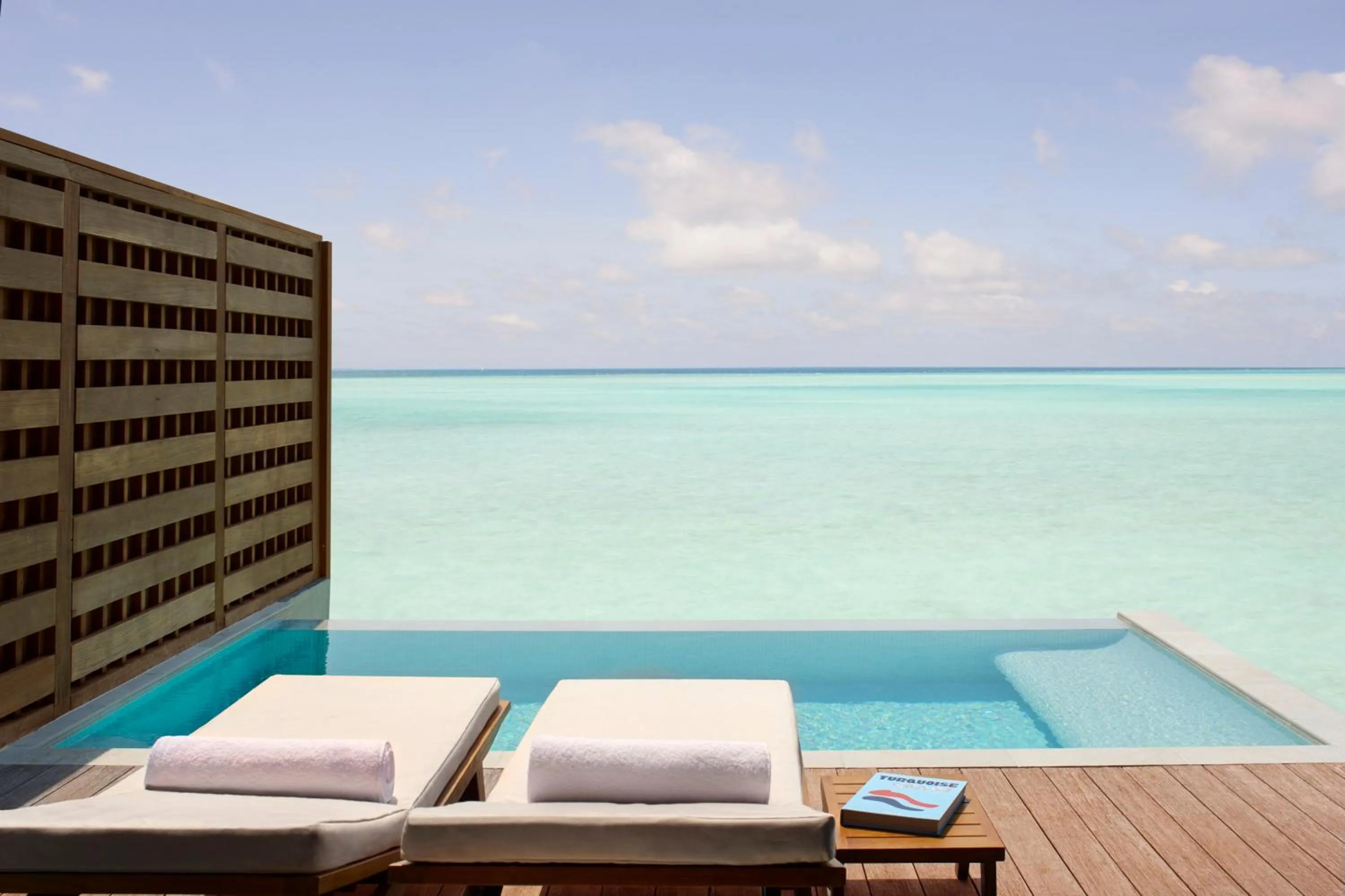 Swimming pool in Anantara Veli Maldives Resort