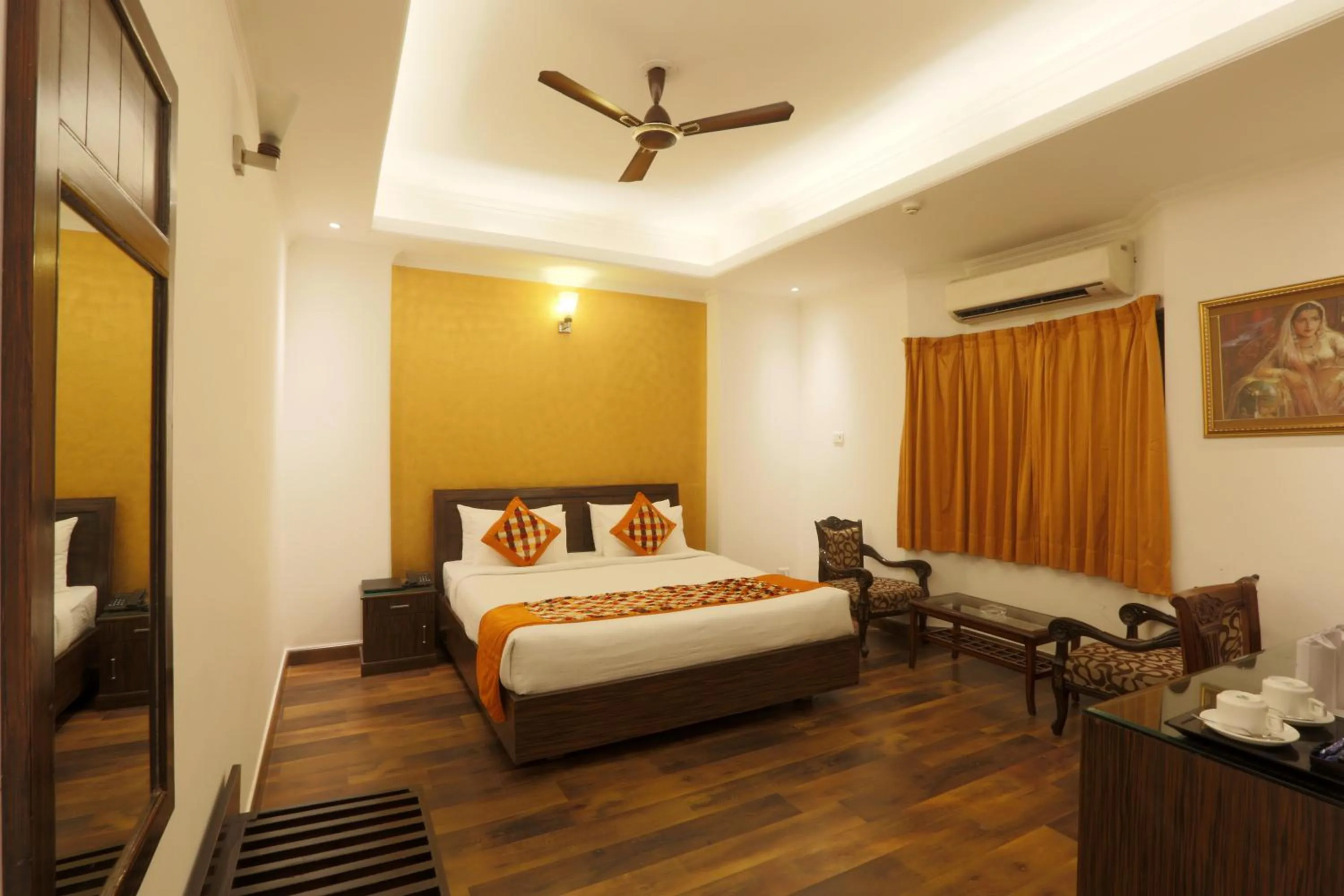 Bed in Airport Hotel Le Seasons New Delhi