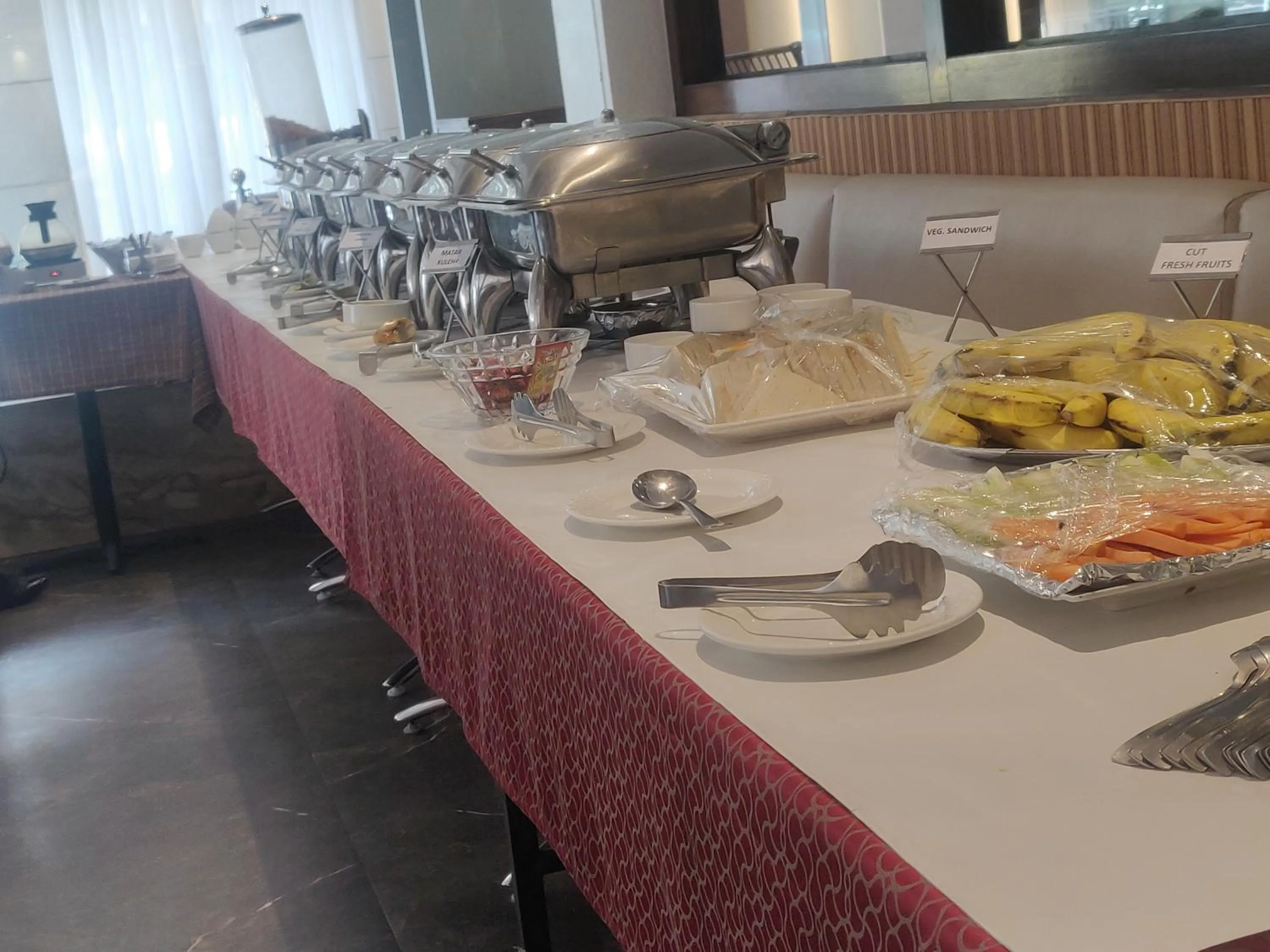 Restaurant/places to eat in Airport Hotel Le Seasons New Delhi