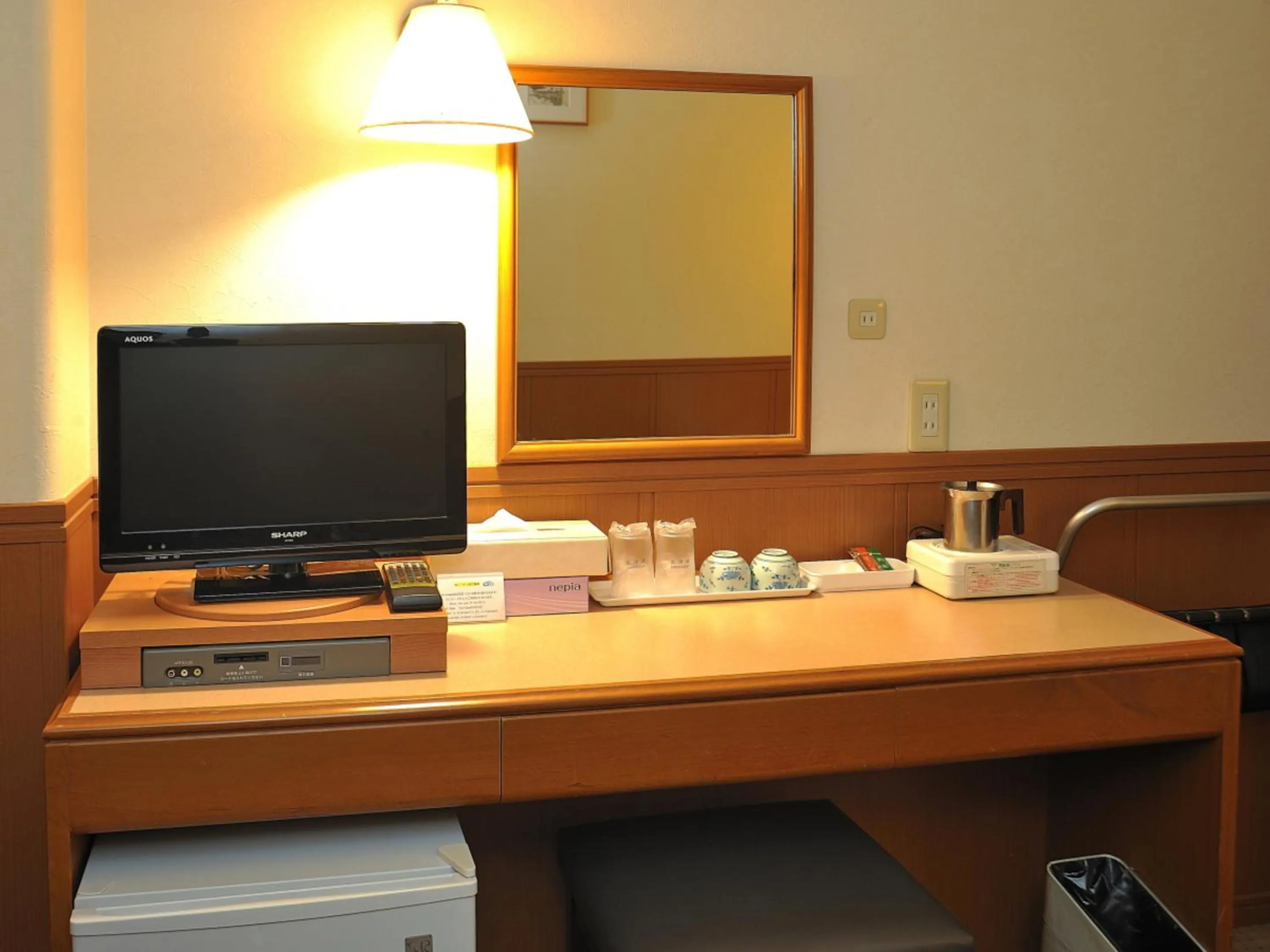 Photo of the whole room, TV/Entertainment Center in Kyoto Horikawa Inn