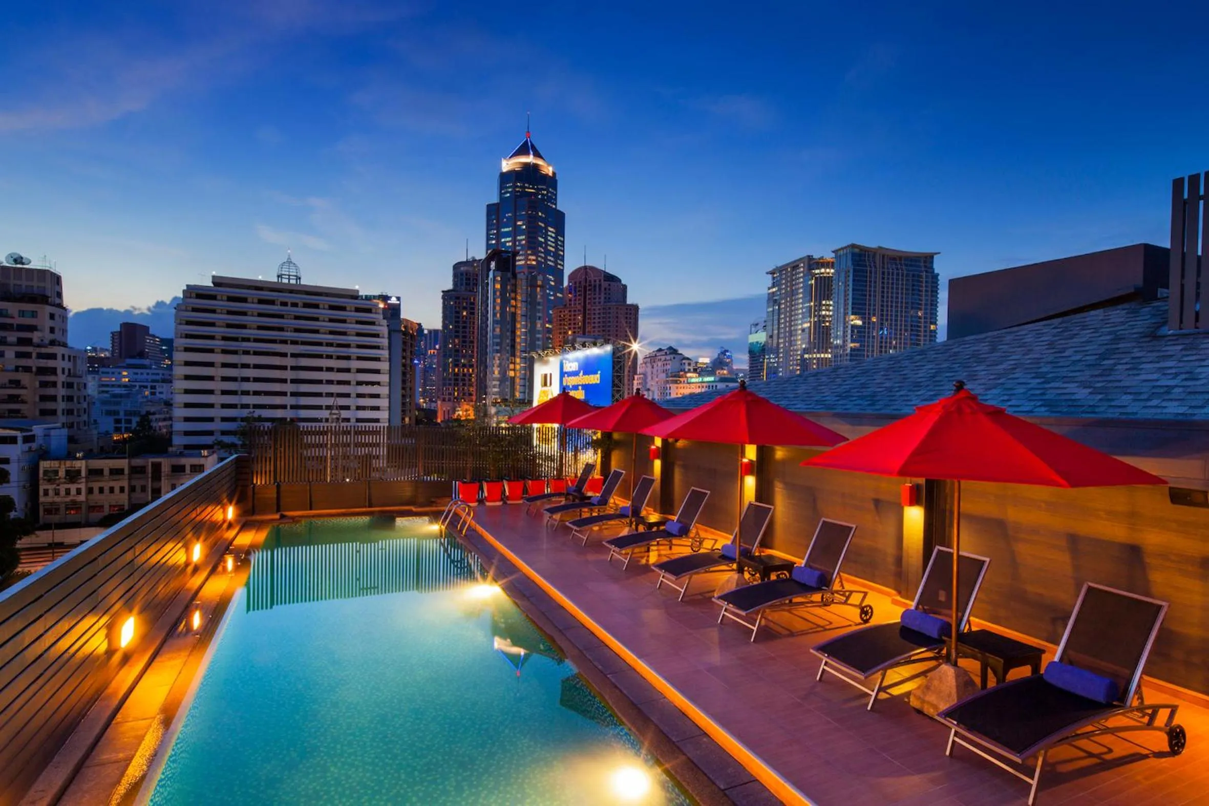 Swimming pool in Hotel Solo, Sukhumvit 2, Bangkok - SHA Extra Plus
